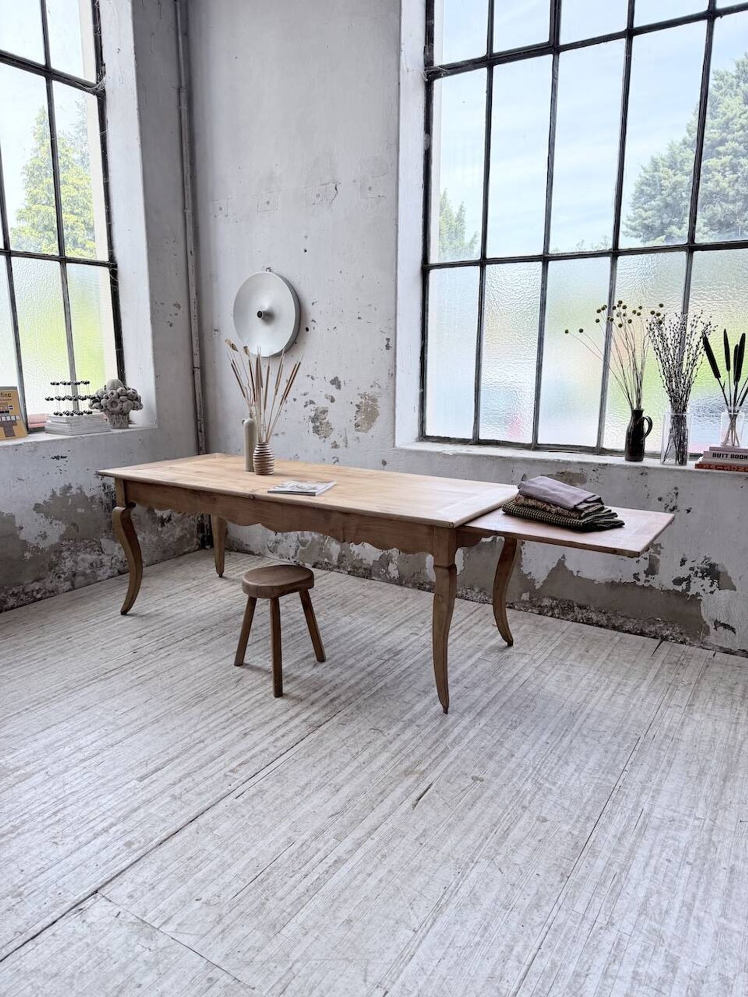 Table de ferme merisier pieds galbés XIXème