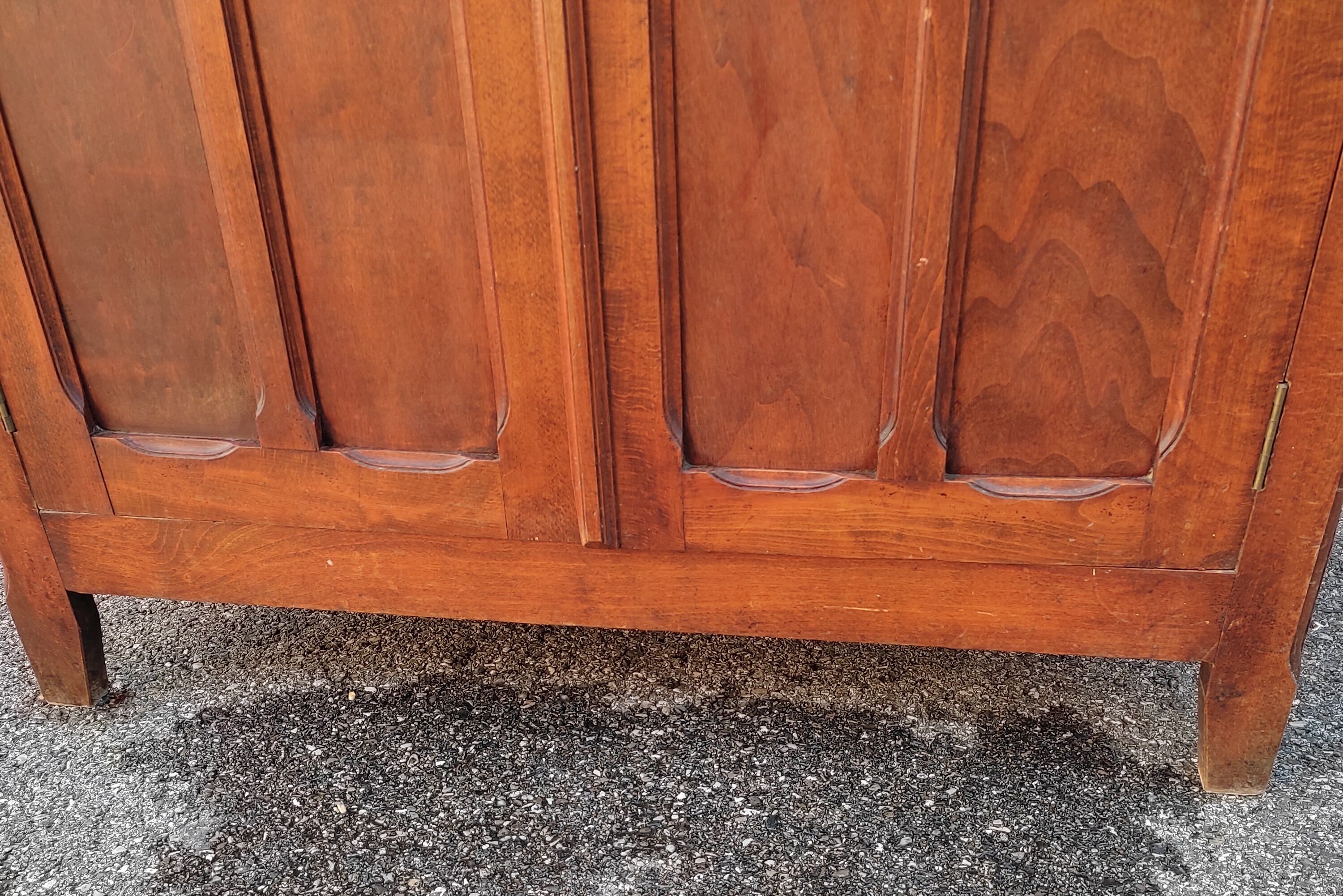 Armoire parisienne