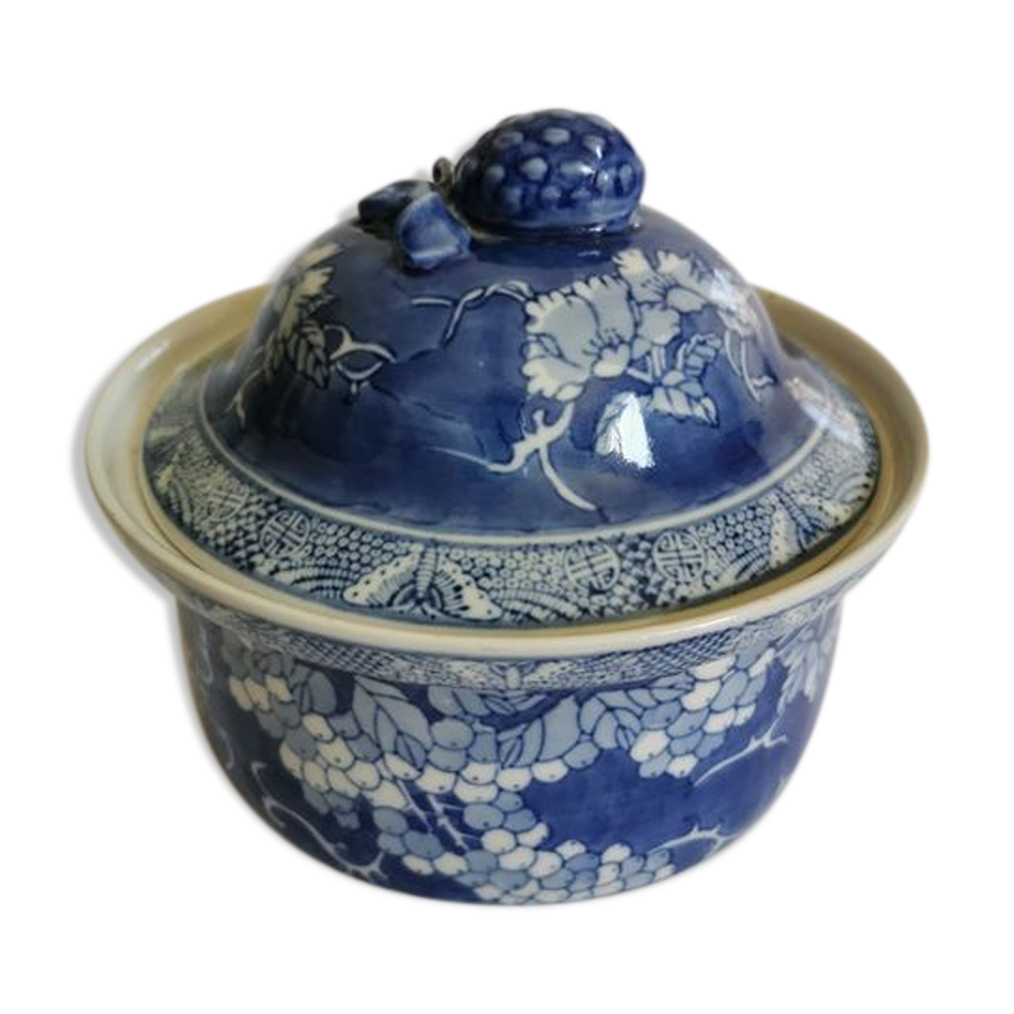 Ancient white blue Chinese ceramic pot
