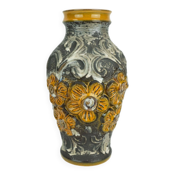 Vase du milieu du siècle modèle 7161-30 Carstens décor en relief de fleurs