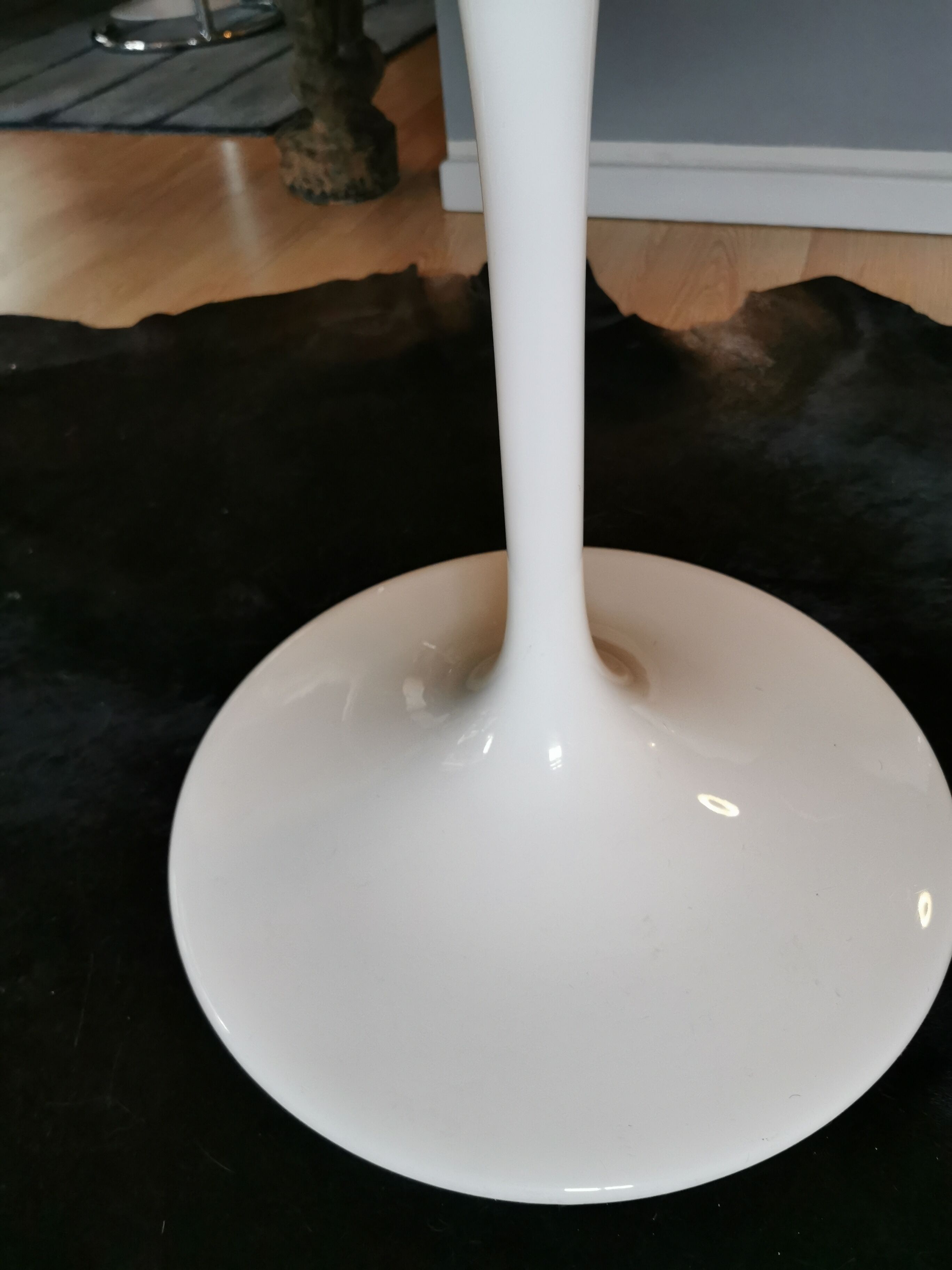 Dining room table with tulip leg
