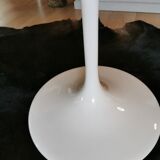 Table de salle à manger avec pied tulipe