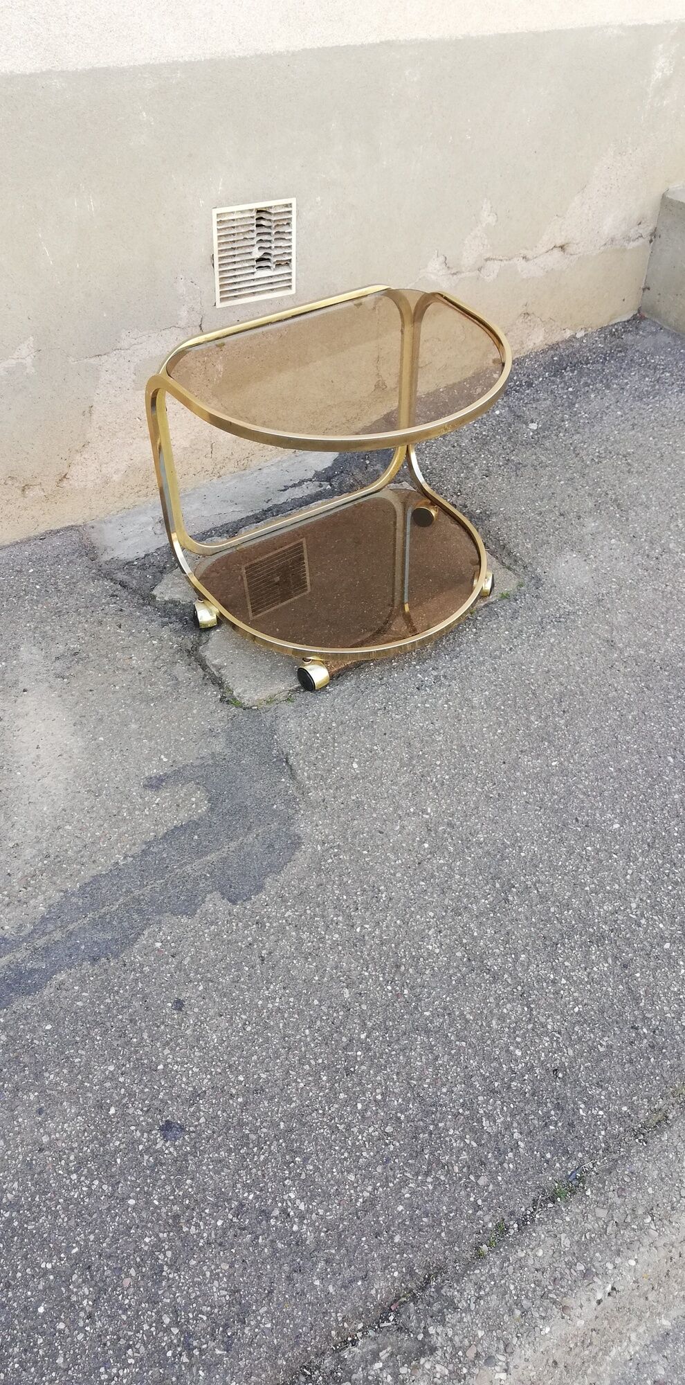 Desserte vintage en laiton et verre fumé