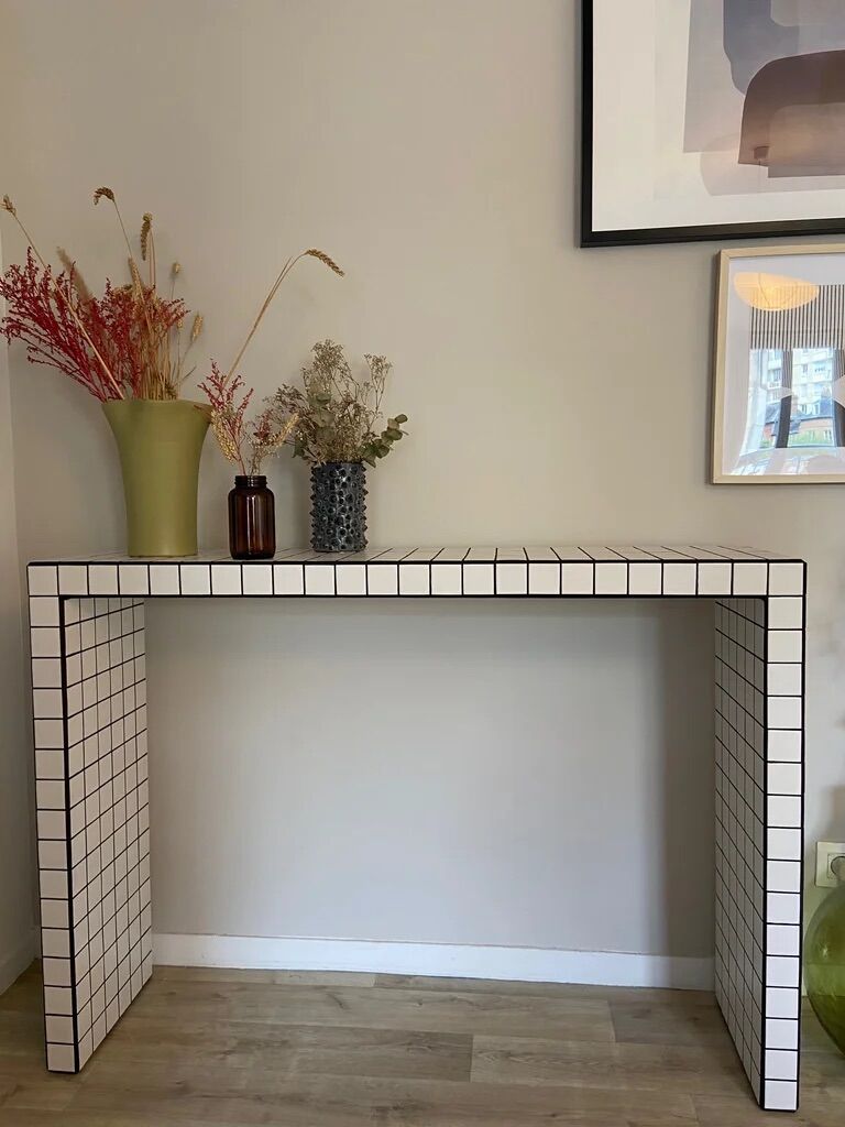 Console tiles mosaic white and black