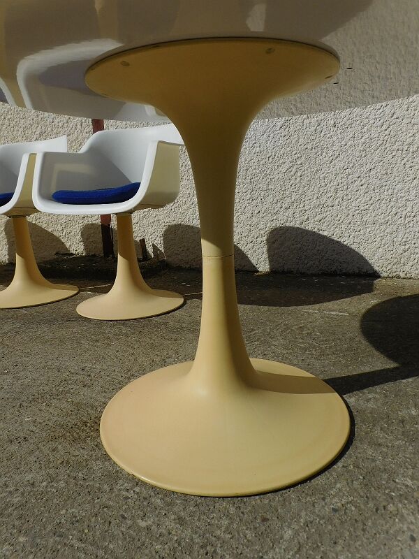 Grosfilex dining table and 4 chairs