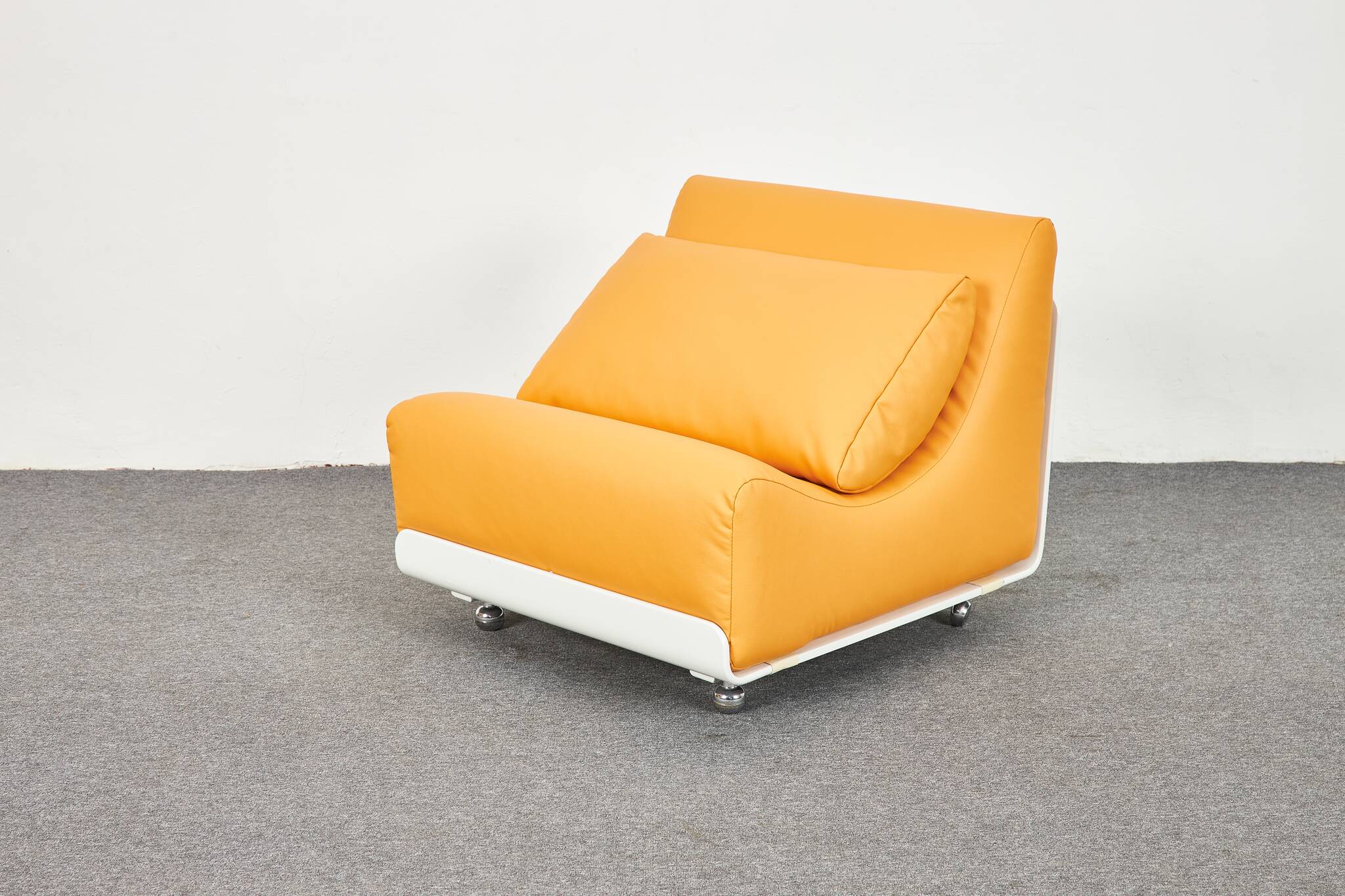 Space Age Orbis lounge chairs by Luigi Colani for CORE 1970s