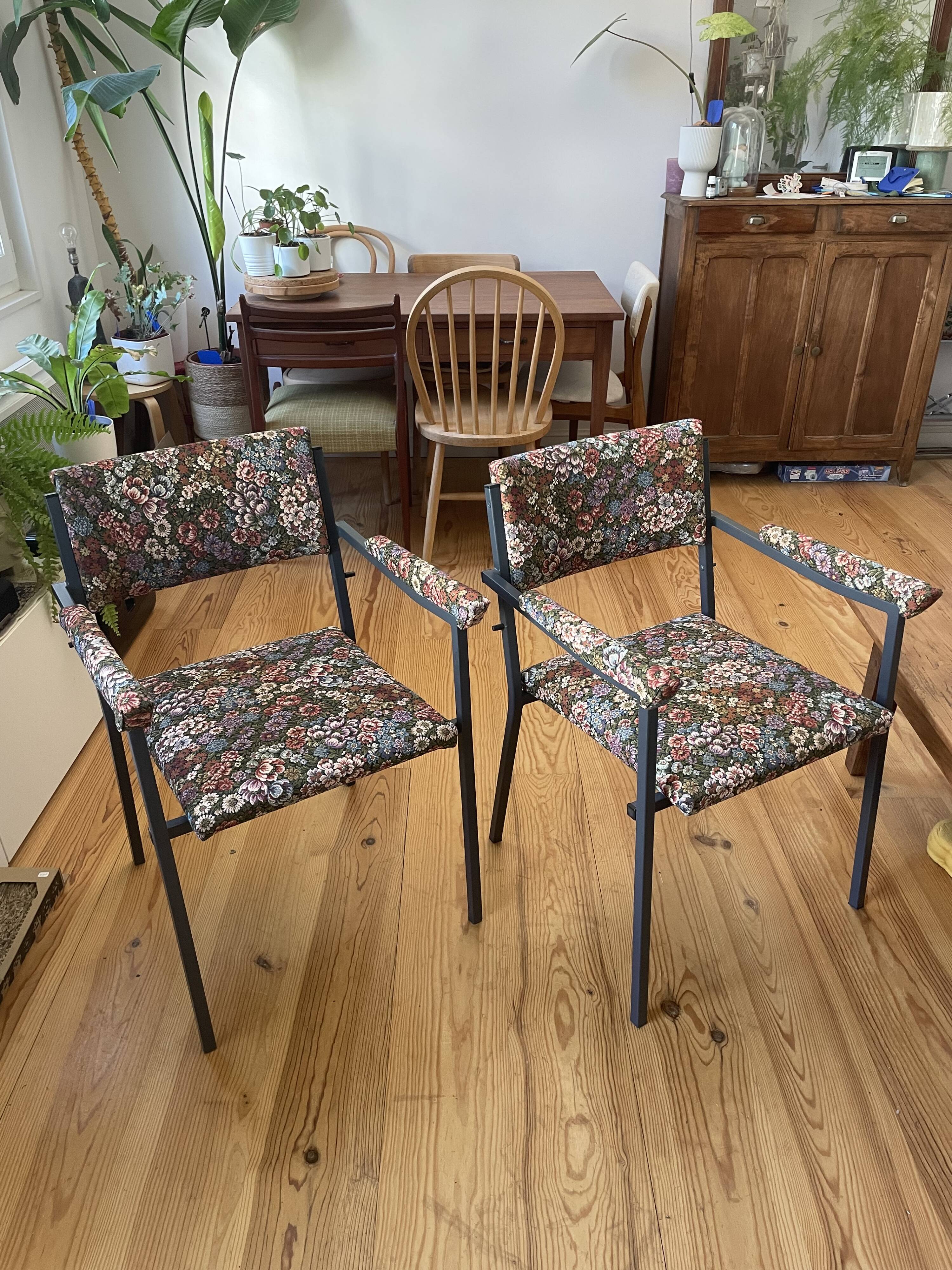 Paires de chaises modernistes années 60