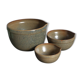 Set of three vintage potter's nested salad bowls in porcelain stoneware