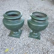 Pair of Medici vases in cast iron from the 19th century.