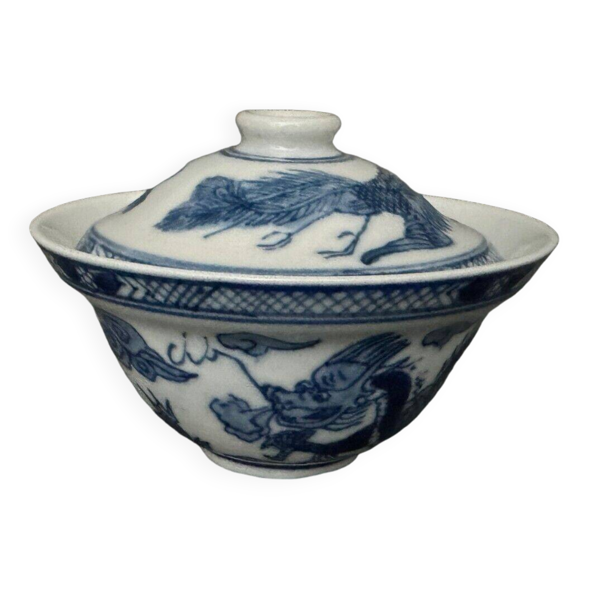 Porcelain bowl with its lid China dragon decoration late 19th century