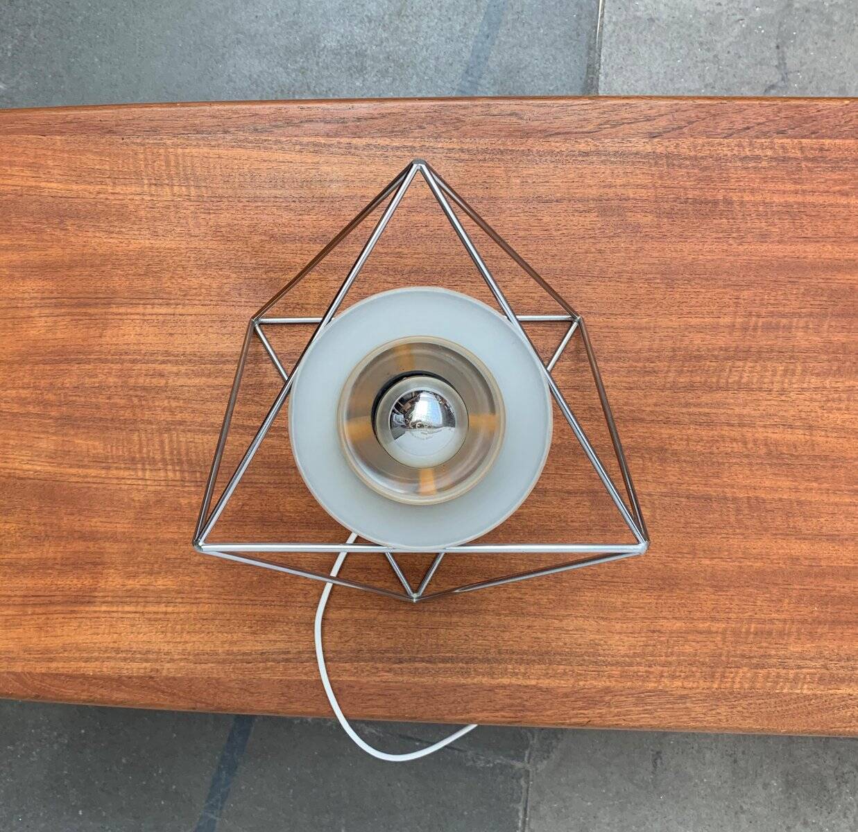 Poliedra table lamp from the Italian space age by Felice Ragazzo for Guzzini