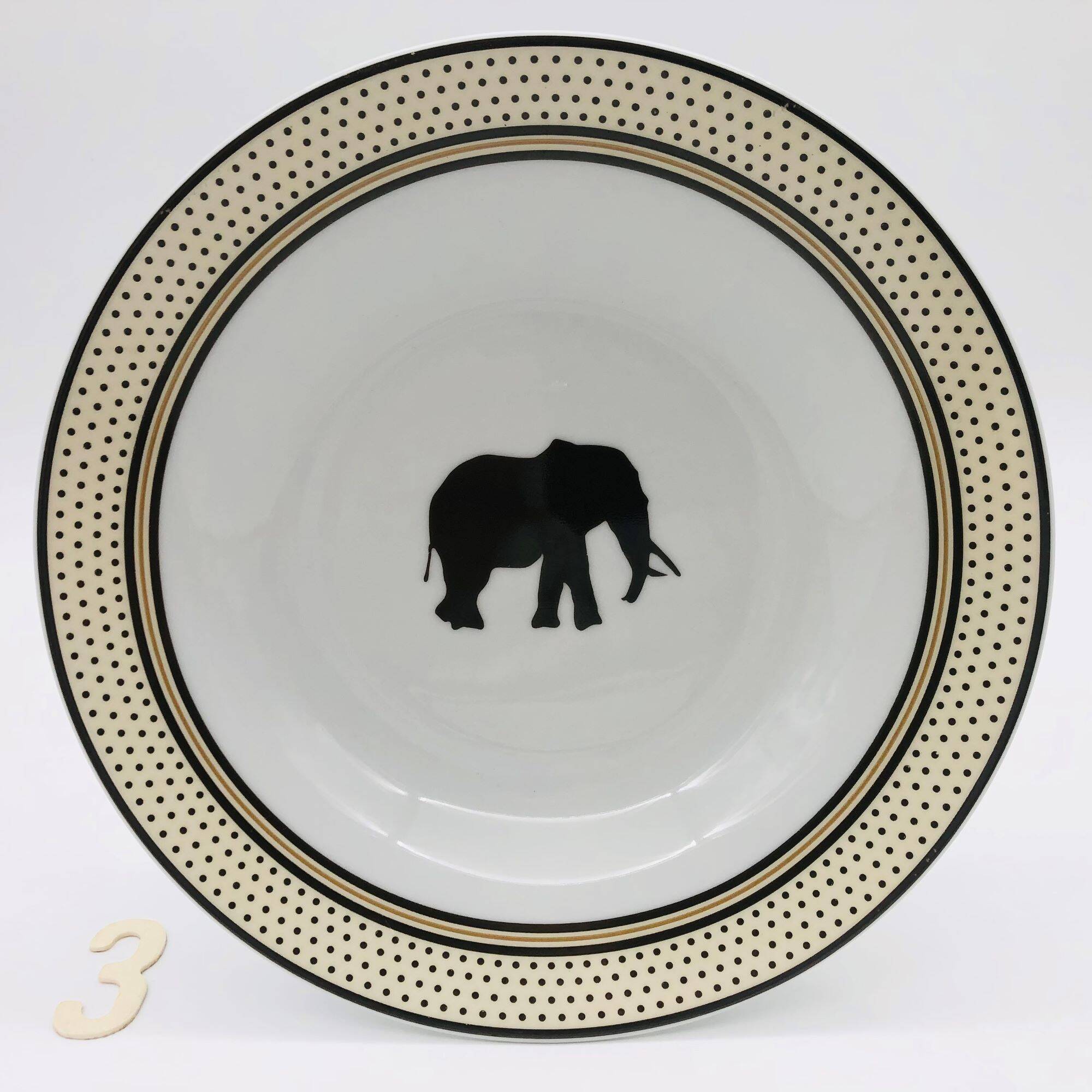 6 Porcelain soup plates, Safari.