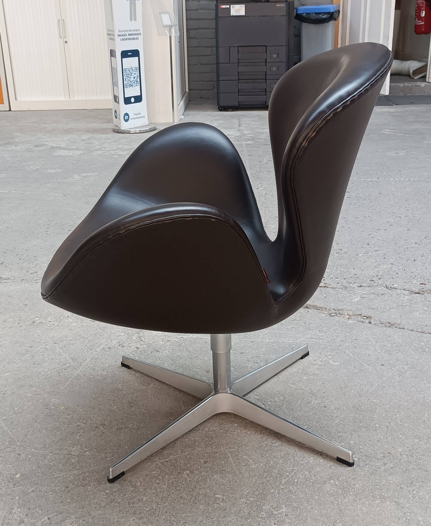 Swan chair by Arne Jacobsen for Fritz Hansen
