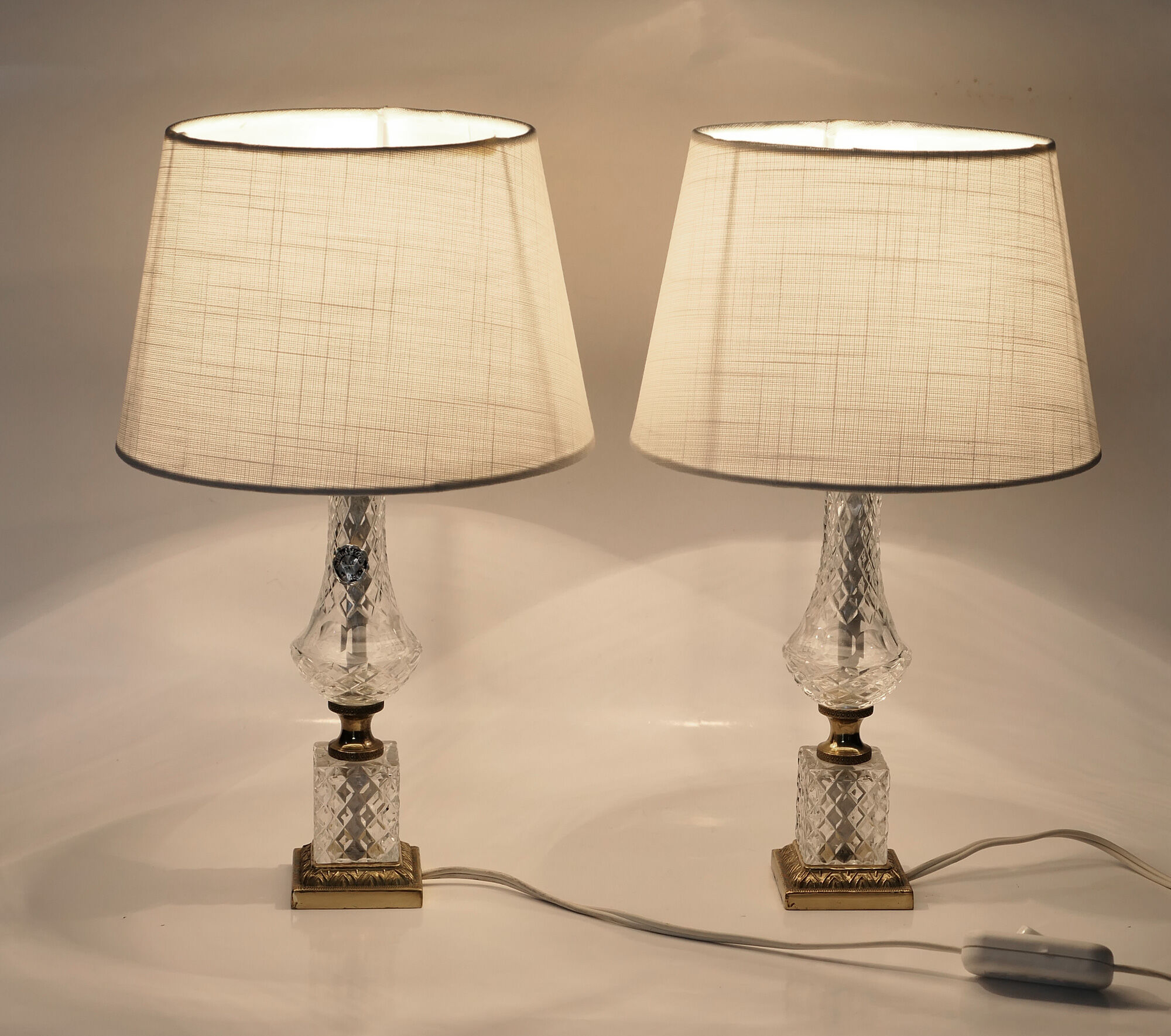 Paire de lampes de table néo-classique cristal d'albret