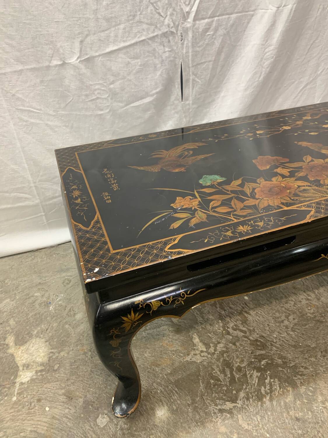 Vintage Japanese-style coffee table in painted lacquered wood