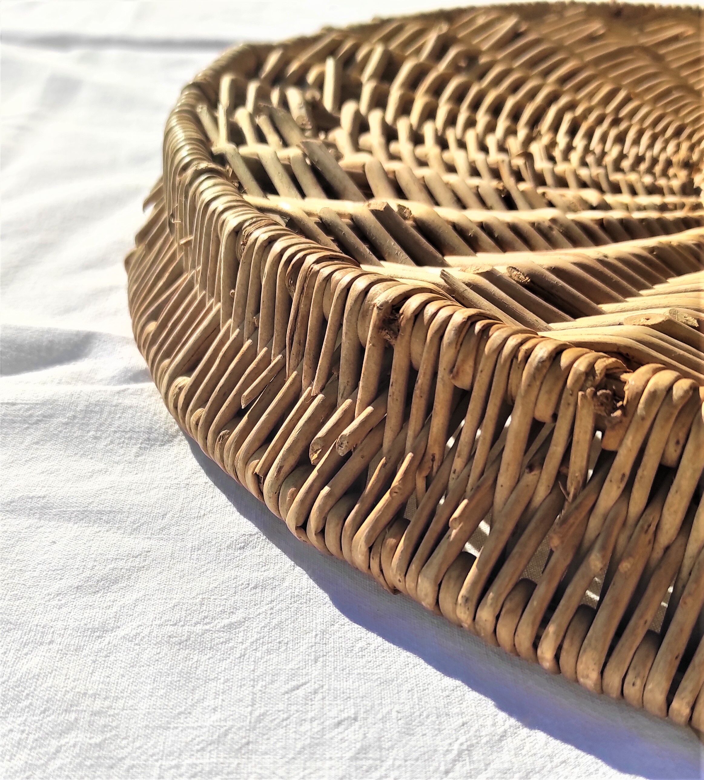 Wicker tray for cheeses