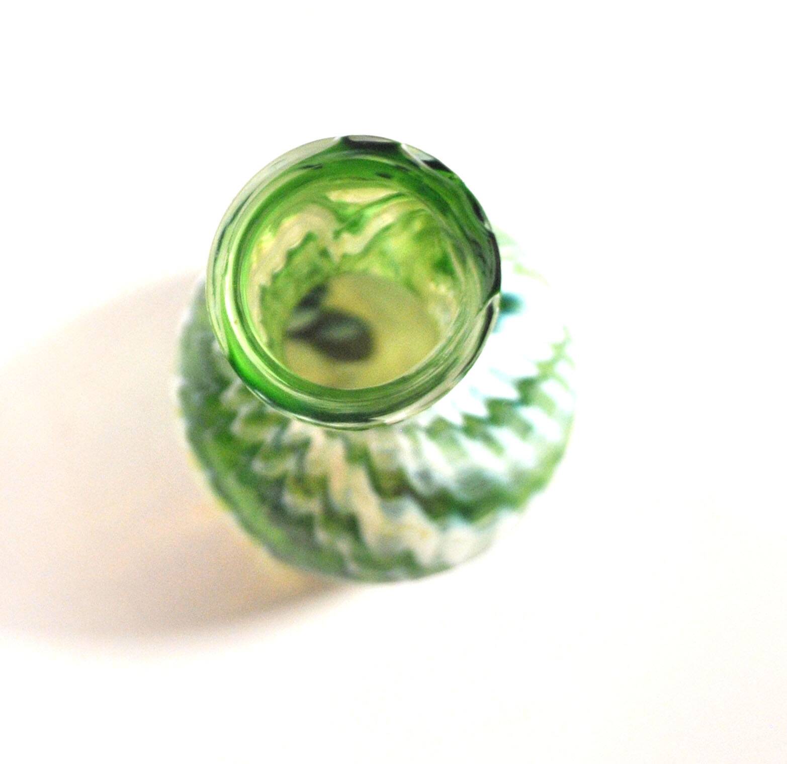 Murano vase in blown glass with green filigree, vintage 1960.