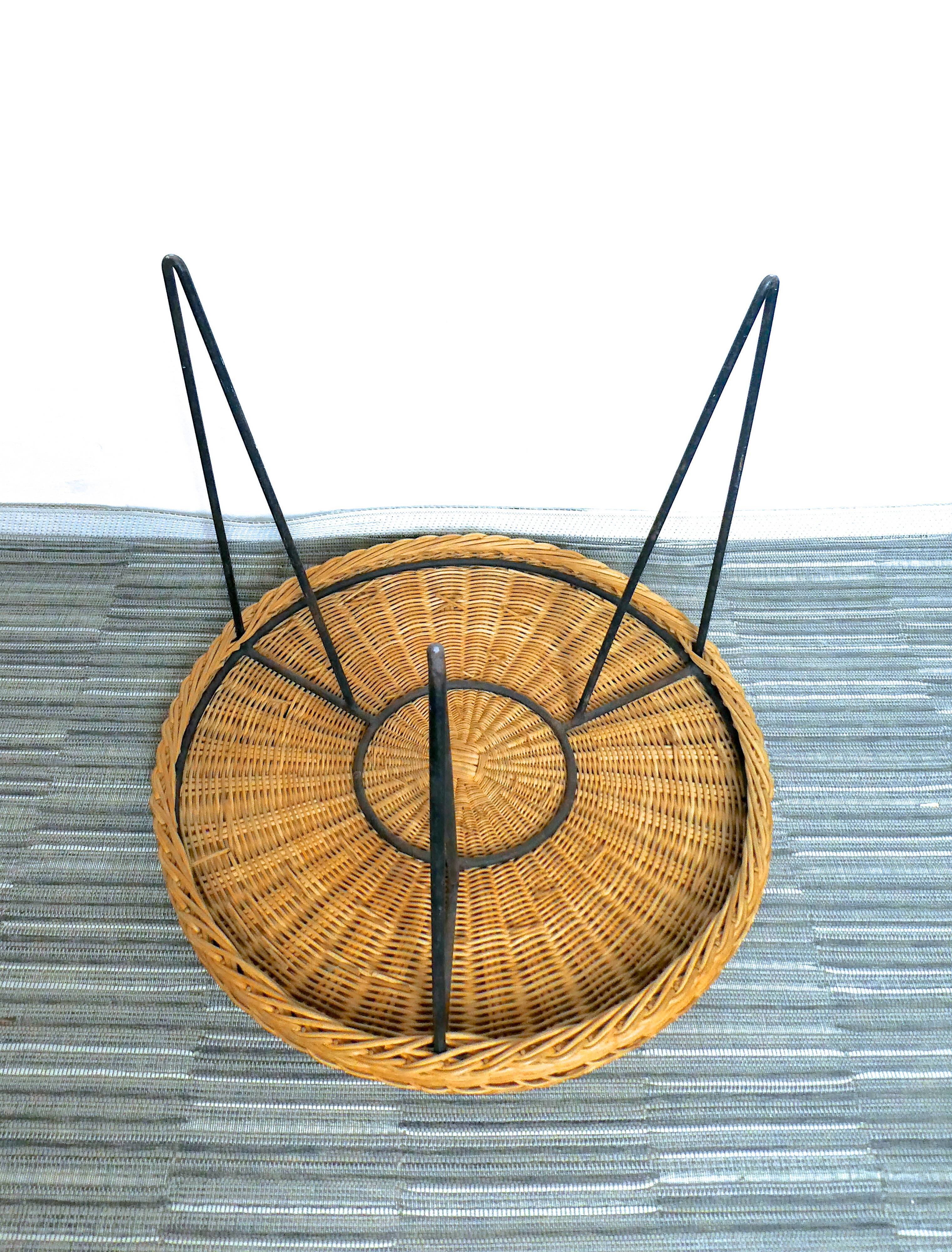 Tripod table, table of 60-70 years