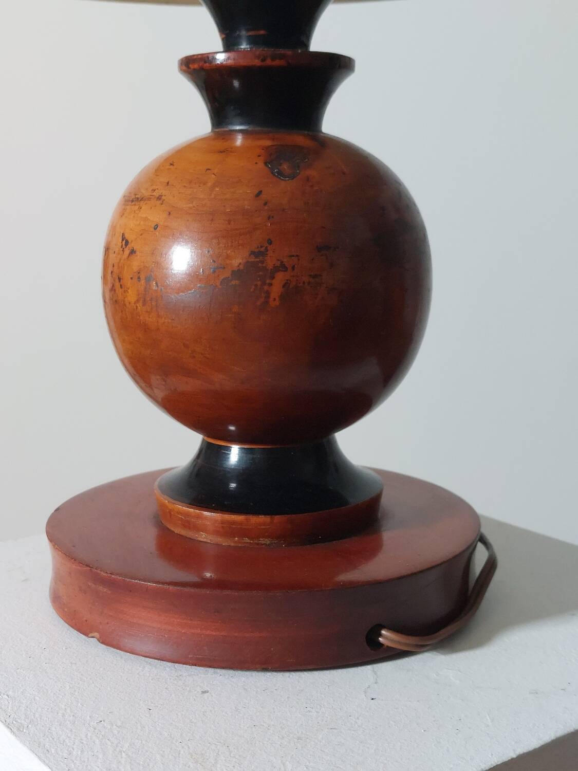 Turned wooden Art Deco table lamp