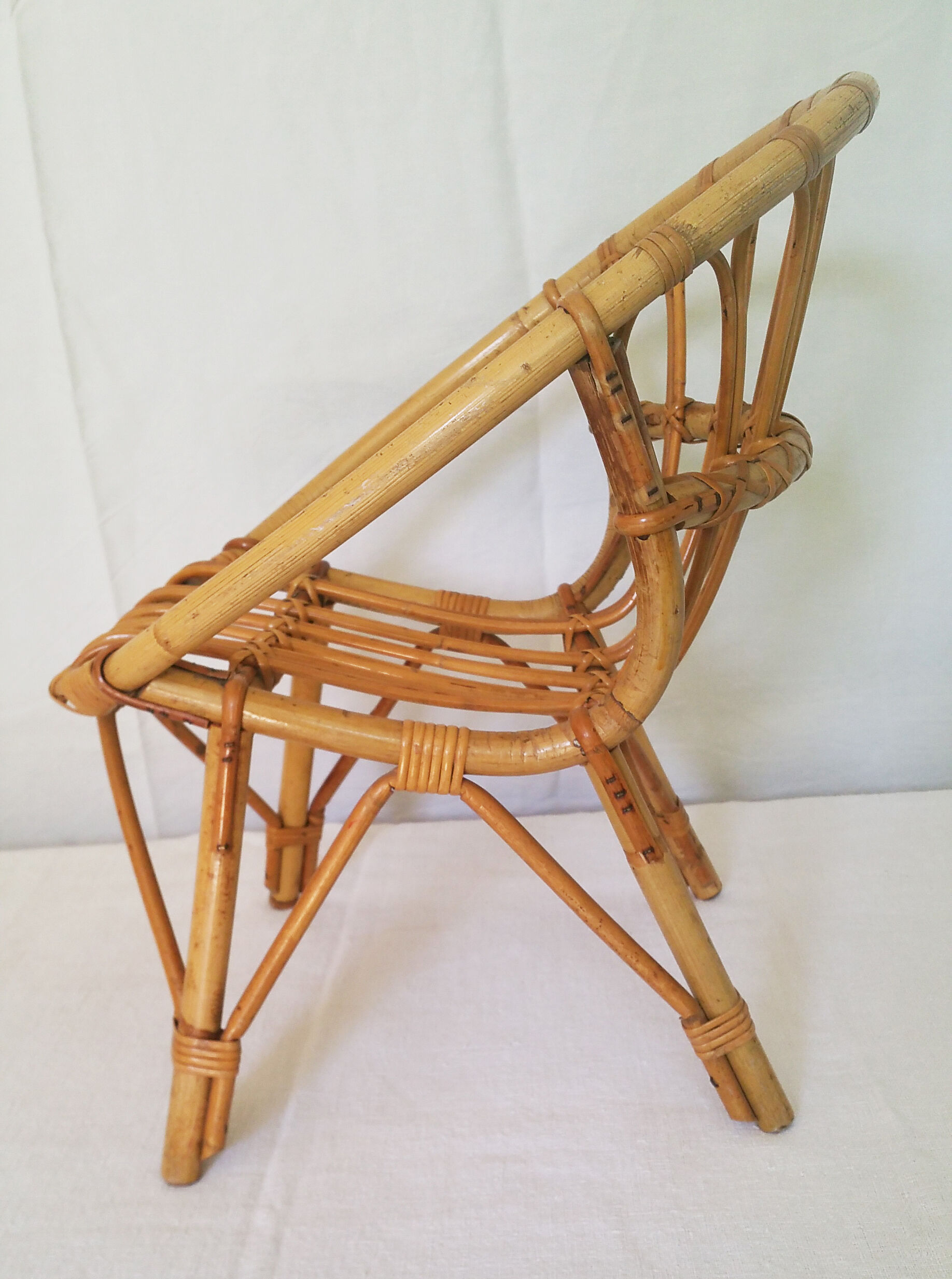 Rattan "shell" chair for children