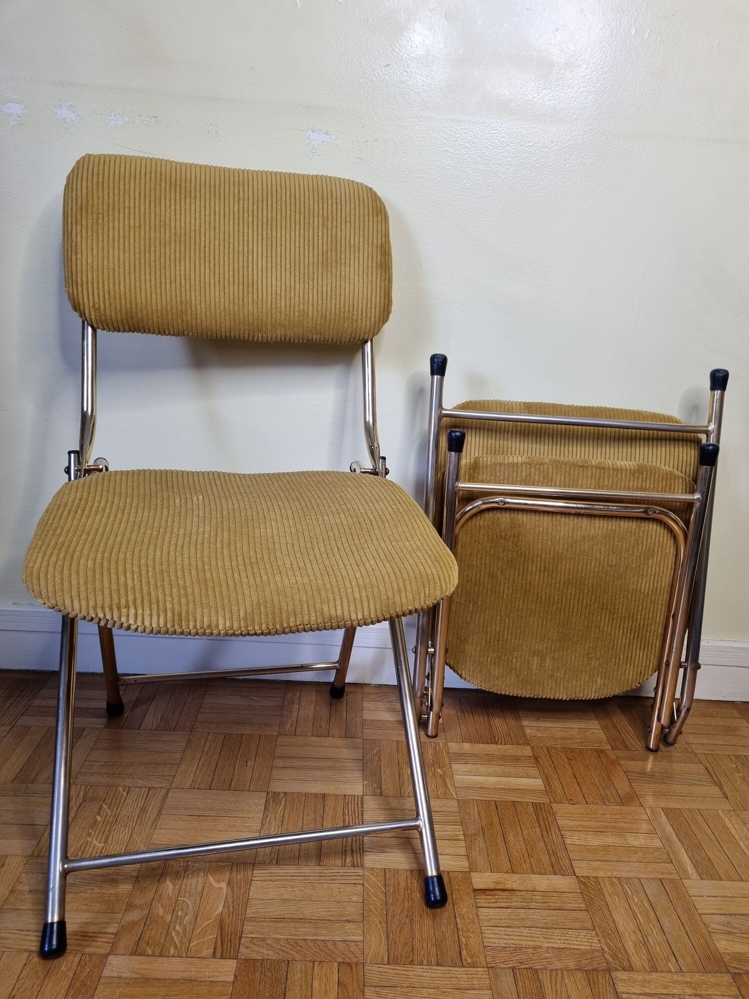 Pair of vintage folding chairs in gilded metal and 70s fabrics, restored