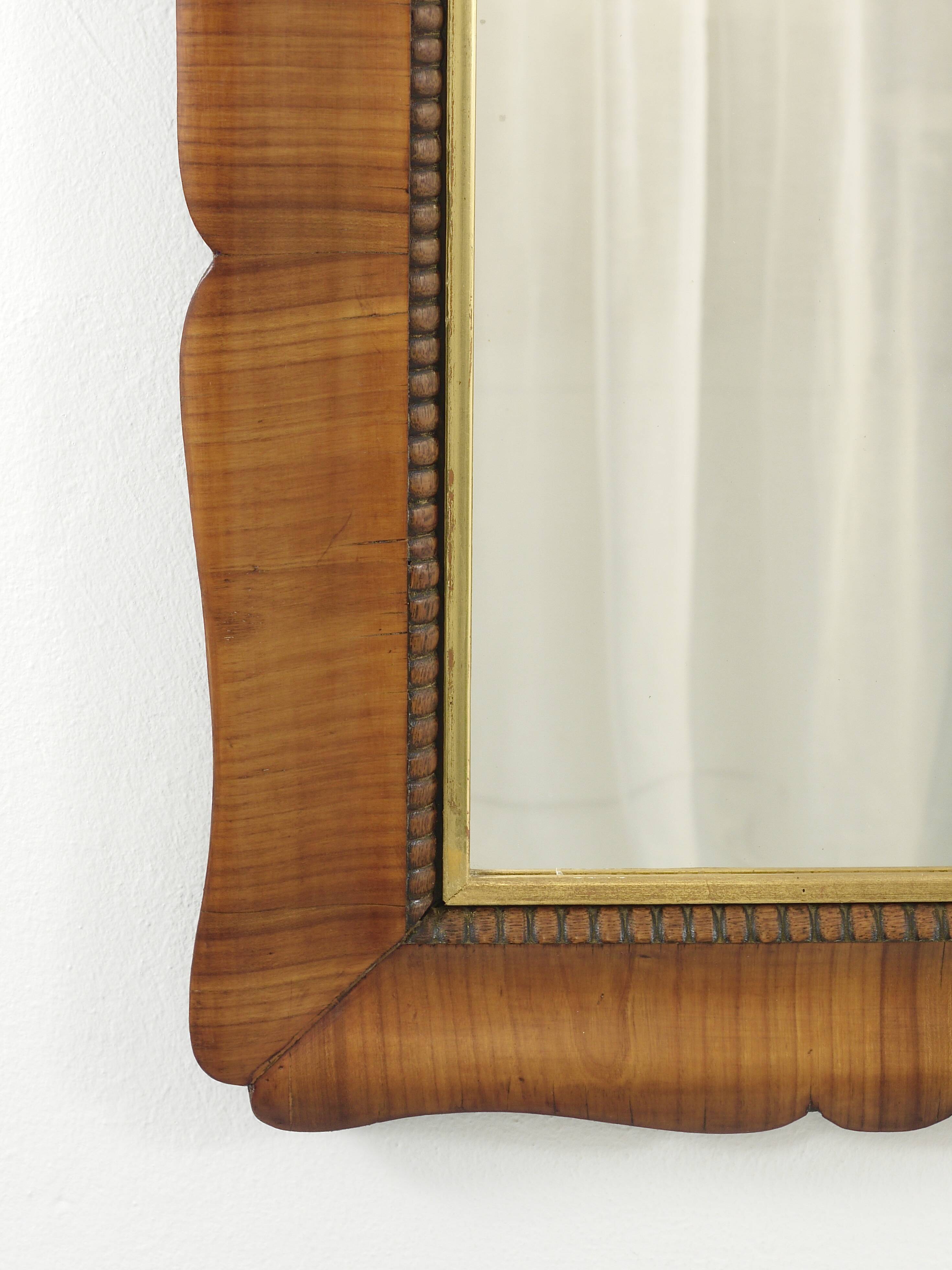 Miroir rectangulaire en bois de cerisier doré sculpté et festonné de style Biedermeier, Vienne