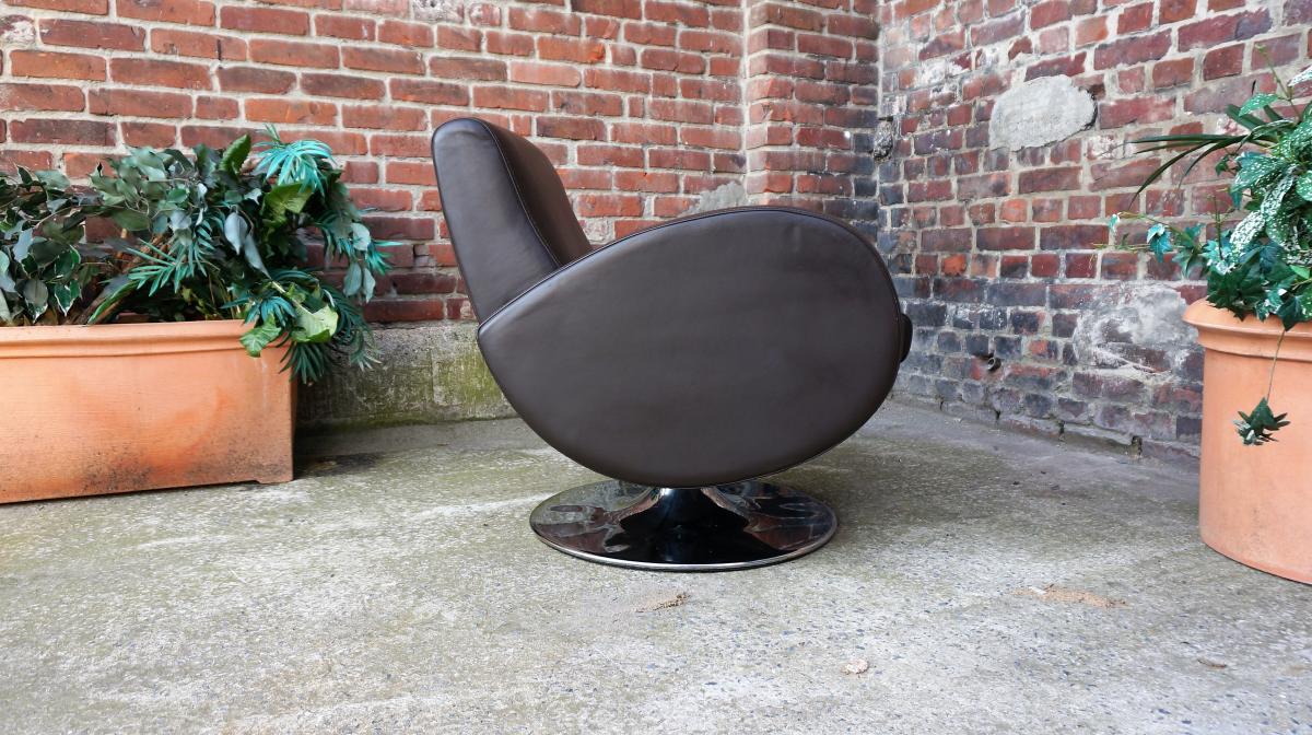 Chocolate leather design chair