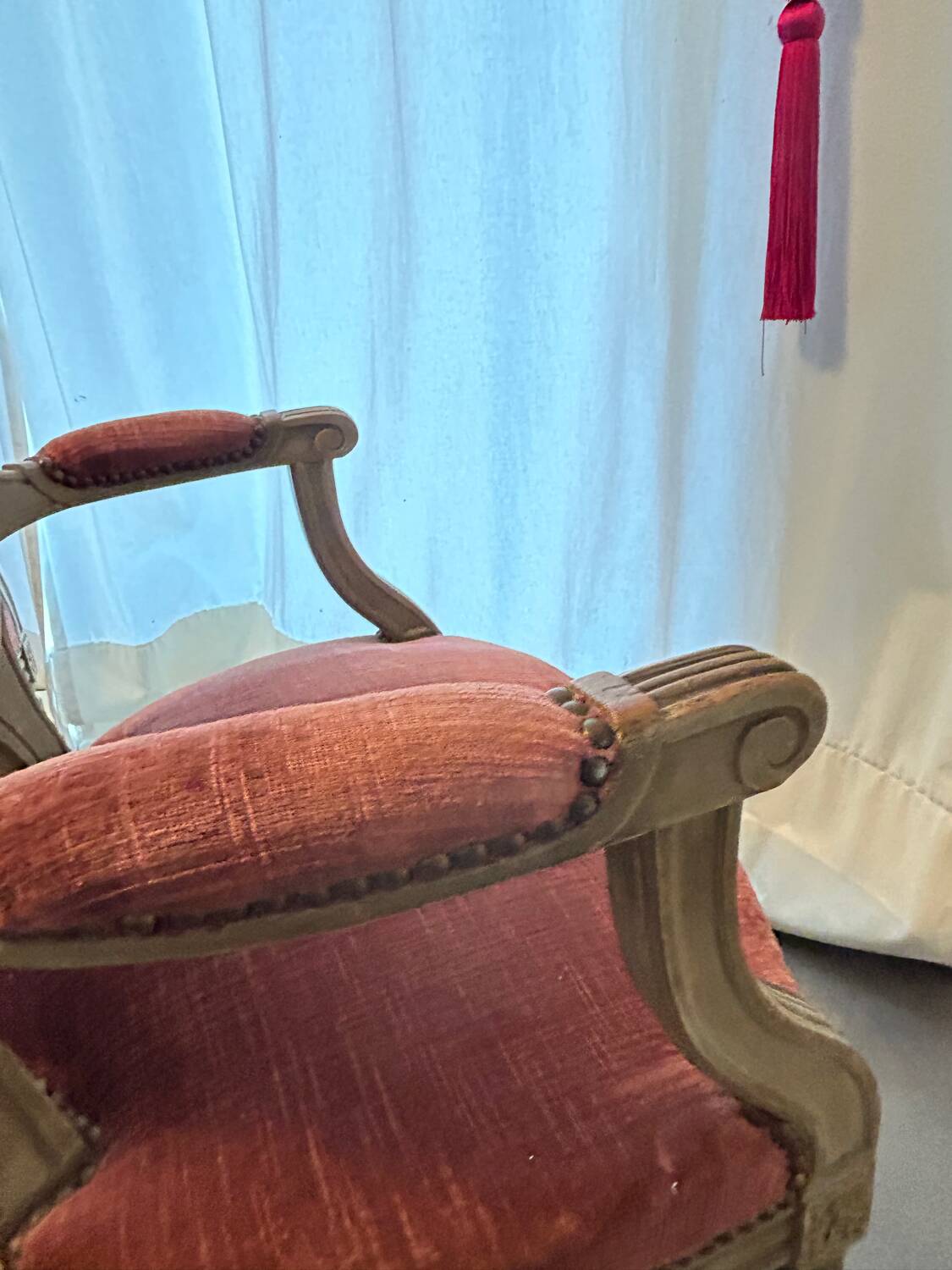 2 Louis XV style armchairs in wood and old pink velvet