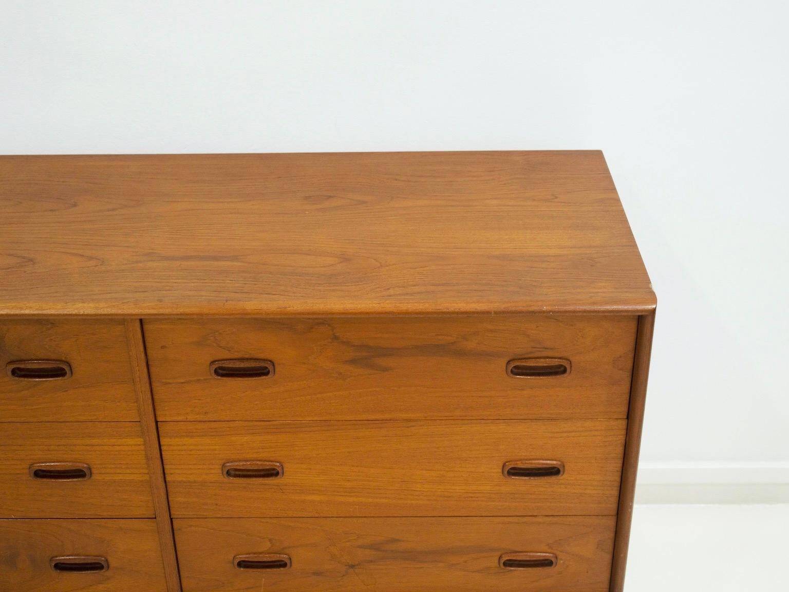 Modern Scandinavian buffet in teak with drawers