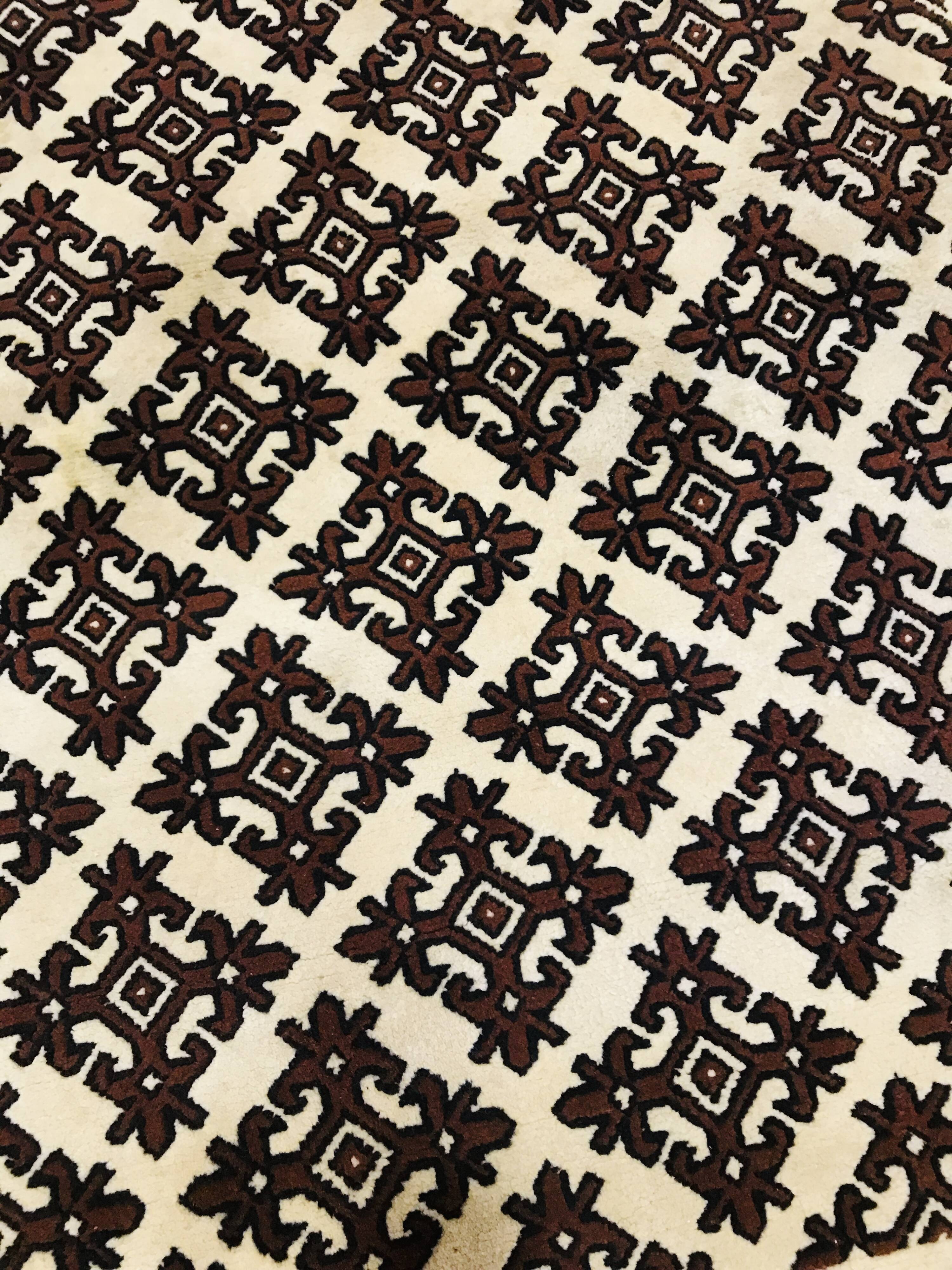 Arabesque wool carpet