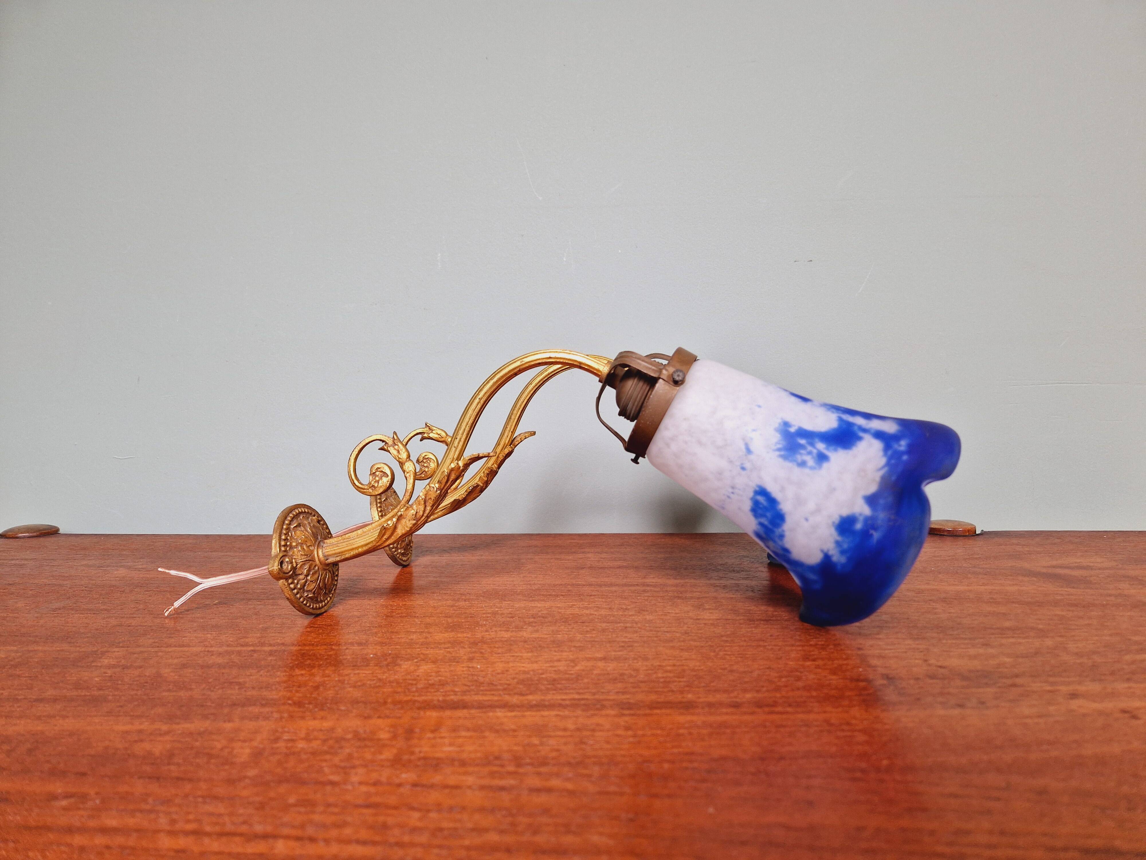 Pair of wall lights in bronze and marmoreal glass