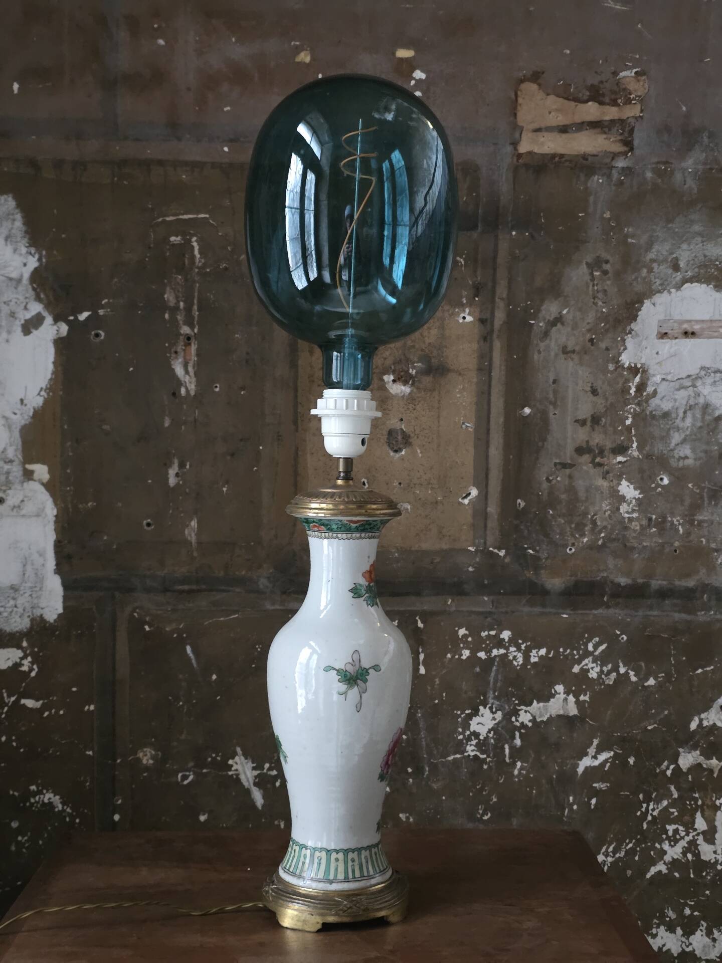 Ceramic and bronze lamp, 19th century.