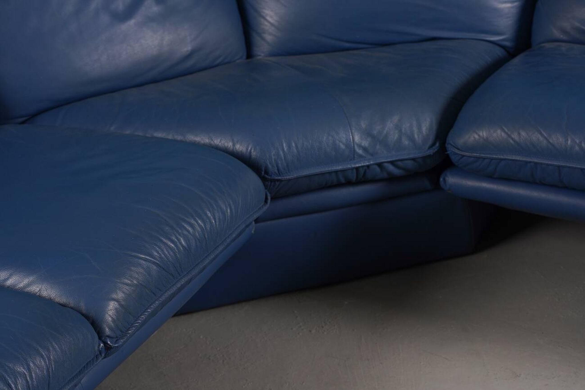 Nicoletti Salotti post-modern leather sofa, Italy 1980s