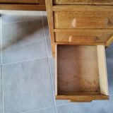 Expandable child desk