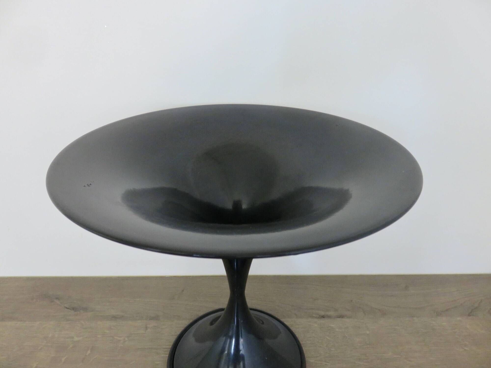 "Diabolo" fruit bowl with tulip base, made of metal, 1970s 80s.