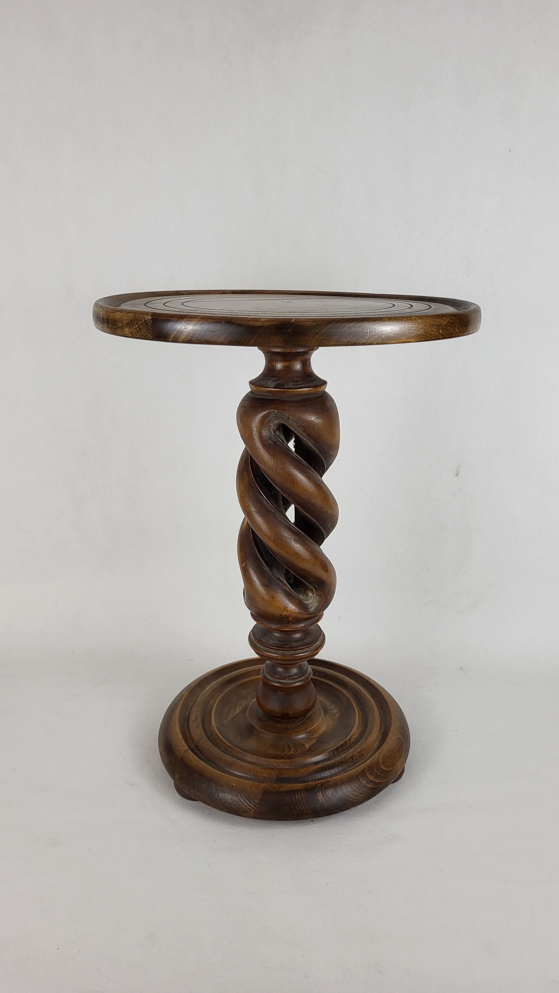 Table pedestal table / Fifth wheel Twisted foot
