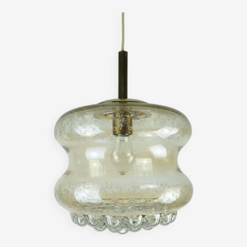 Suspension milieu du siècle en verre ambré bulle et laiton années 1960