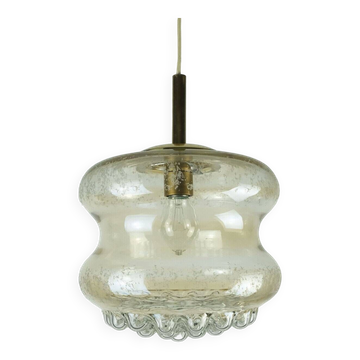 Lustre des années 60 en verre ambré et laiton de style mi-siècle.