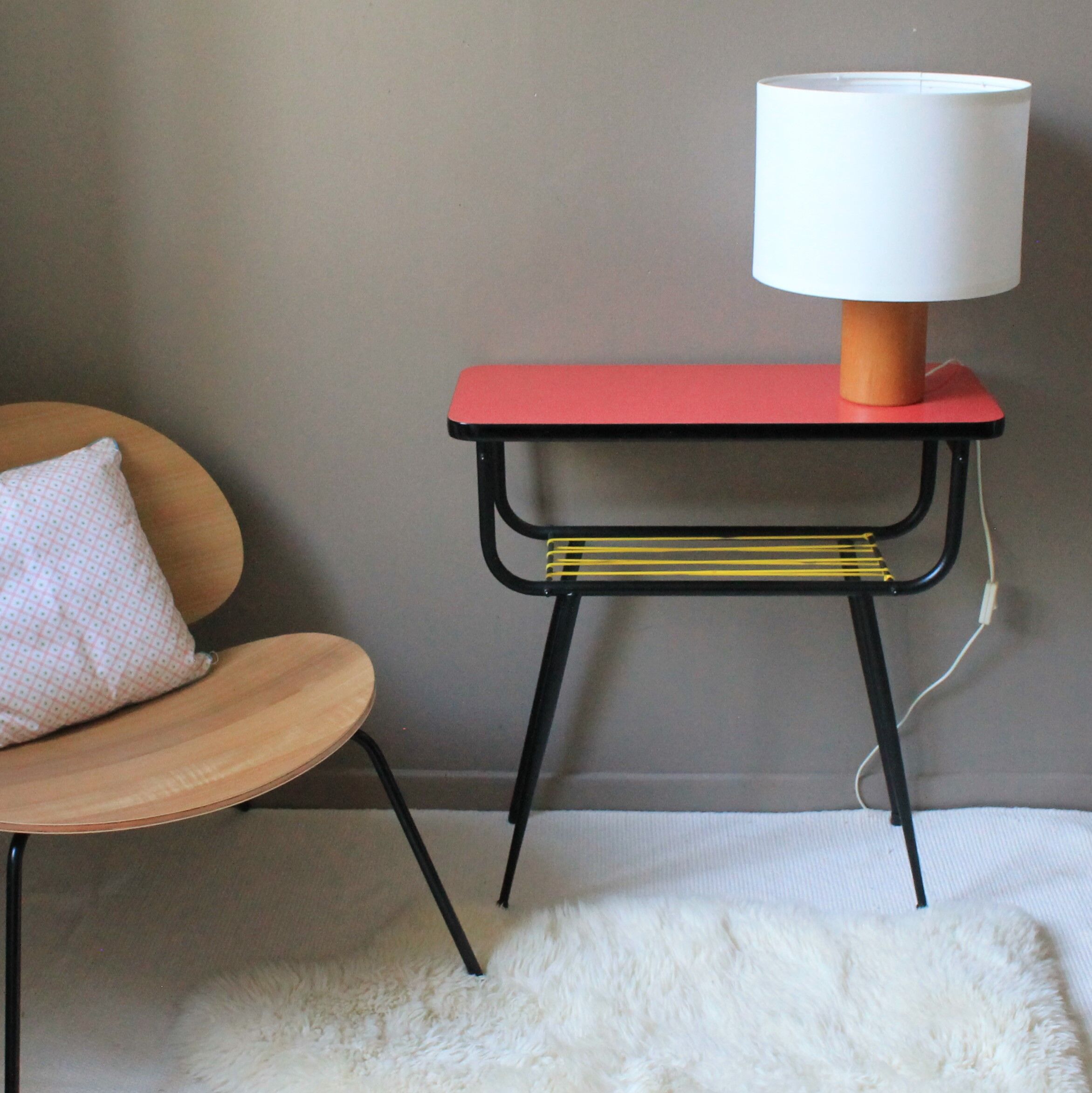 Side table formica & vintage scoubidou