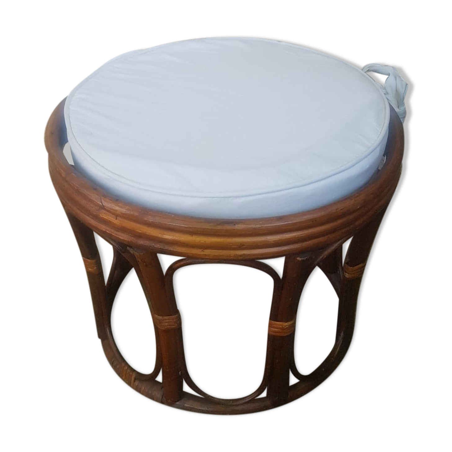 Rattan pouf with cushion