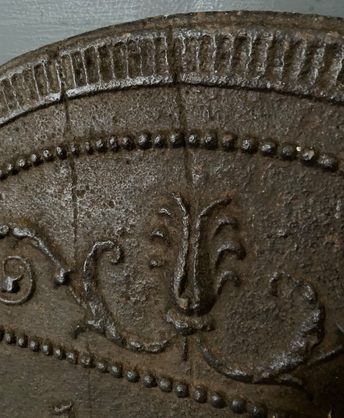 EIGHTEENTH CENTURY CAST IRON FIREPLACE PLATE REPRESENTING A WOMAN AND A WOLF