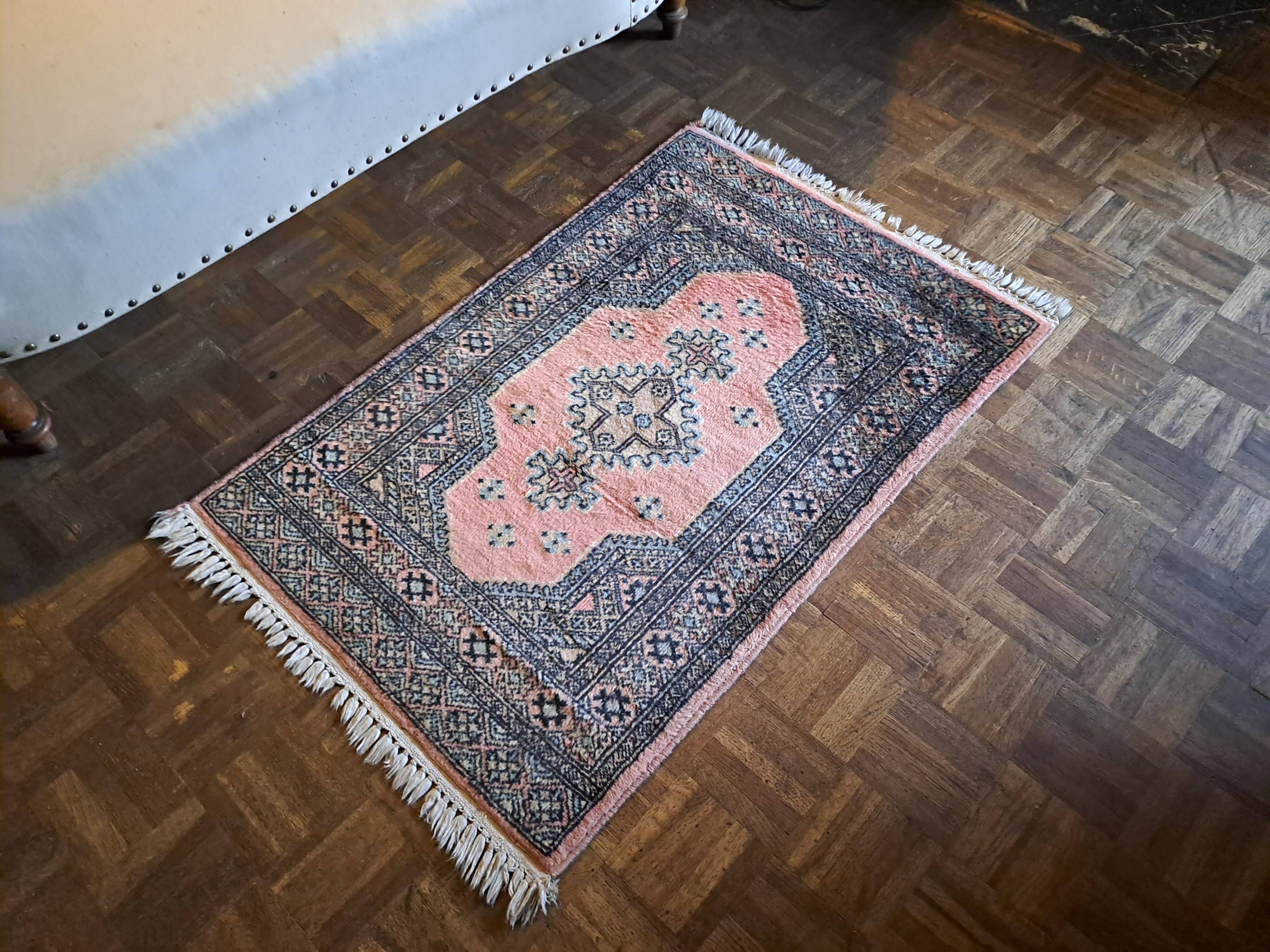 Handmade wool rugs oriental style rectangular Pakistan 1990 vintage pink gray