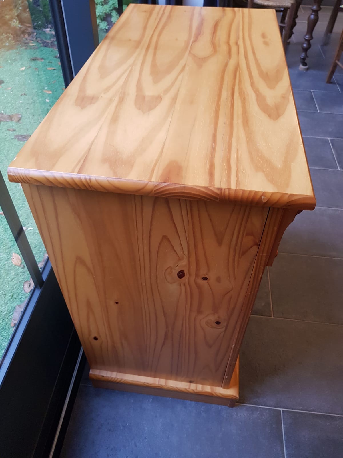 Pine chest of drawers