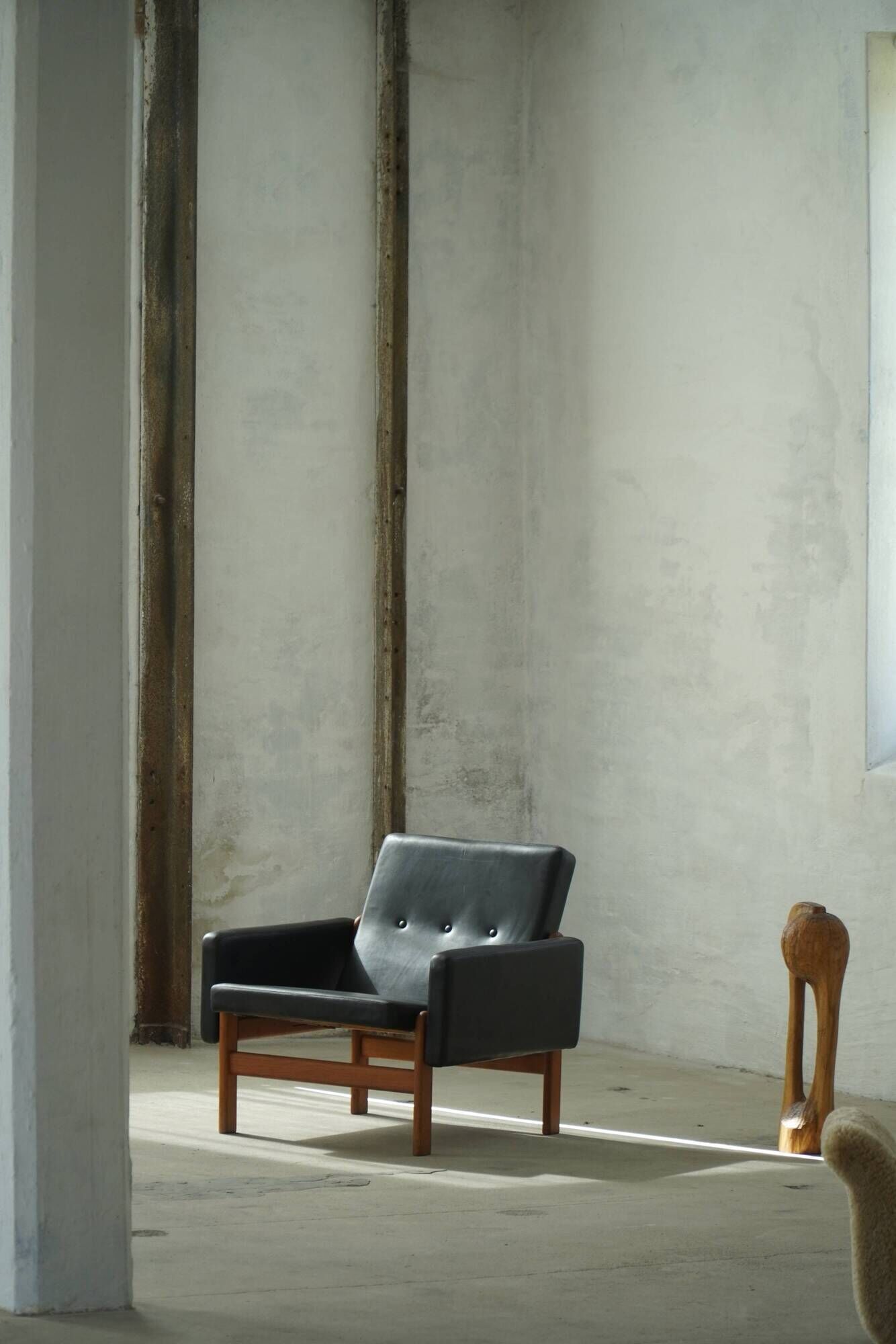 Oak and leather armchair, created by Jørgen Bækmark for FDB Møbler, Denmark, 1960s.