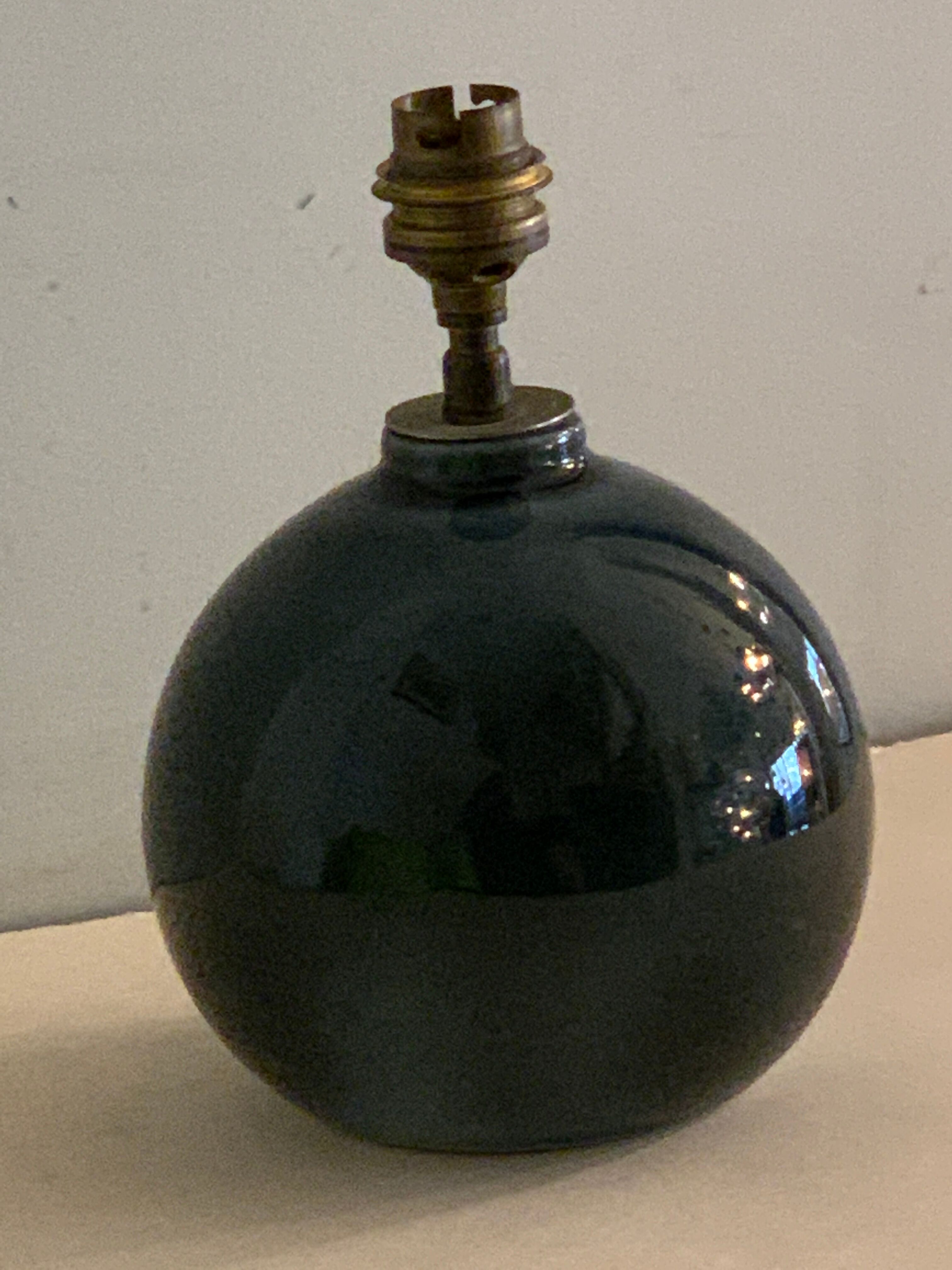 Virebent grey porcelain ball lamp foot