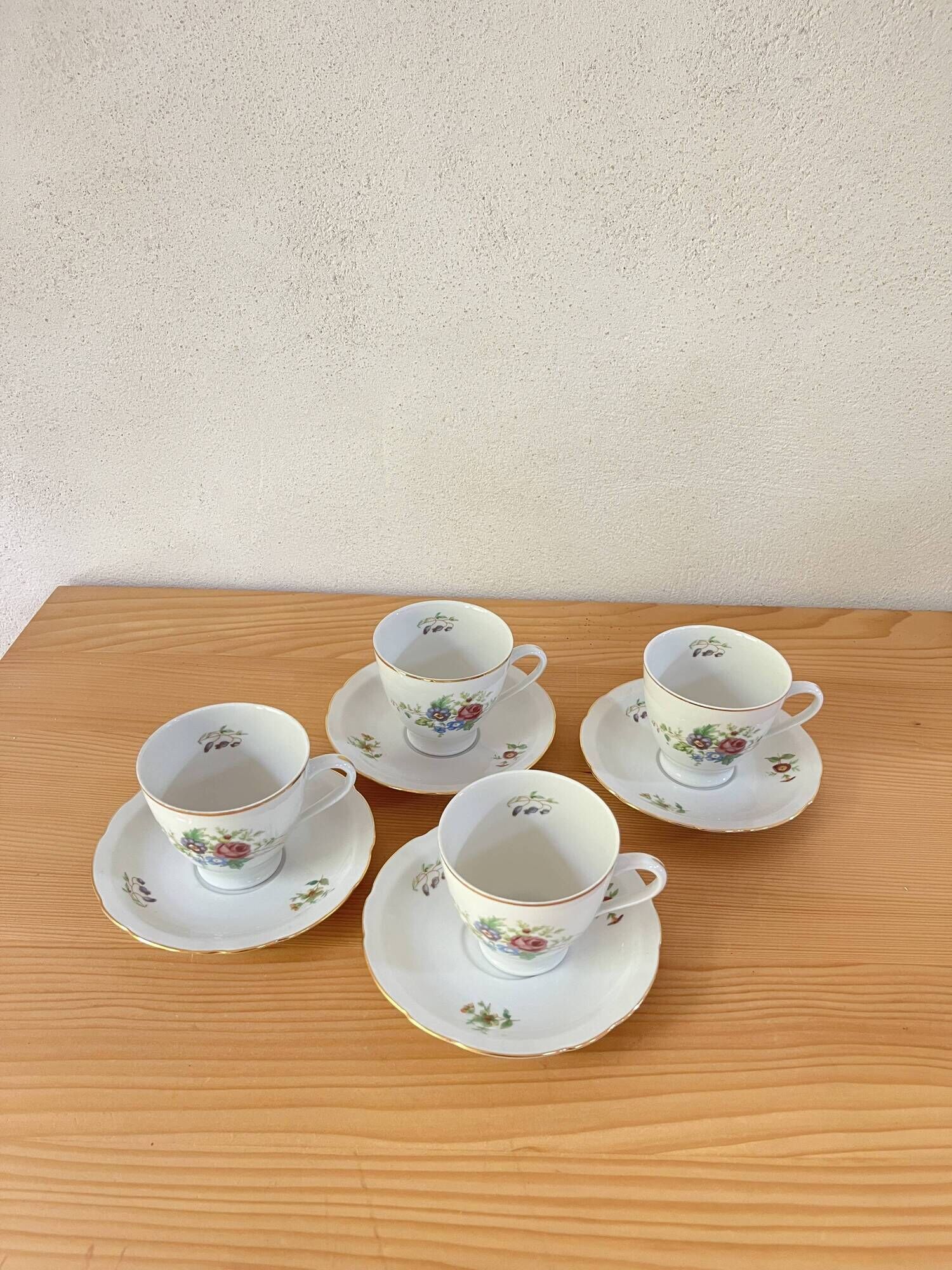 4 fine porcelain cups from Ćmielów