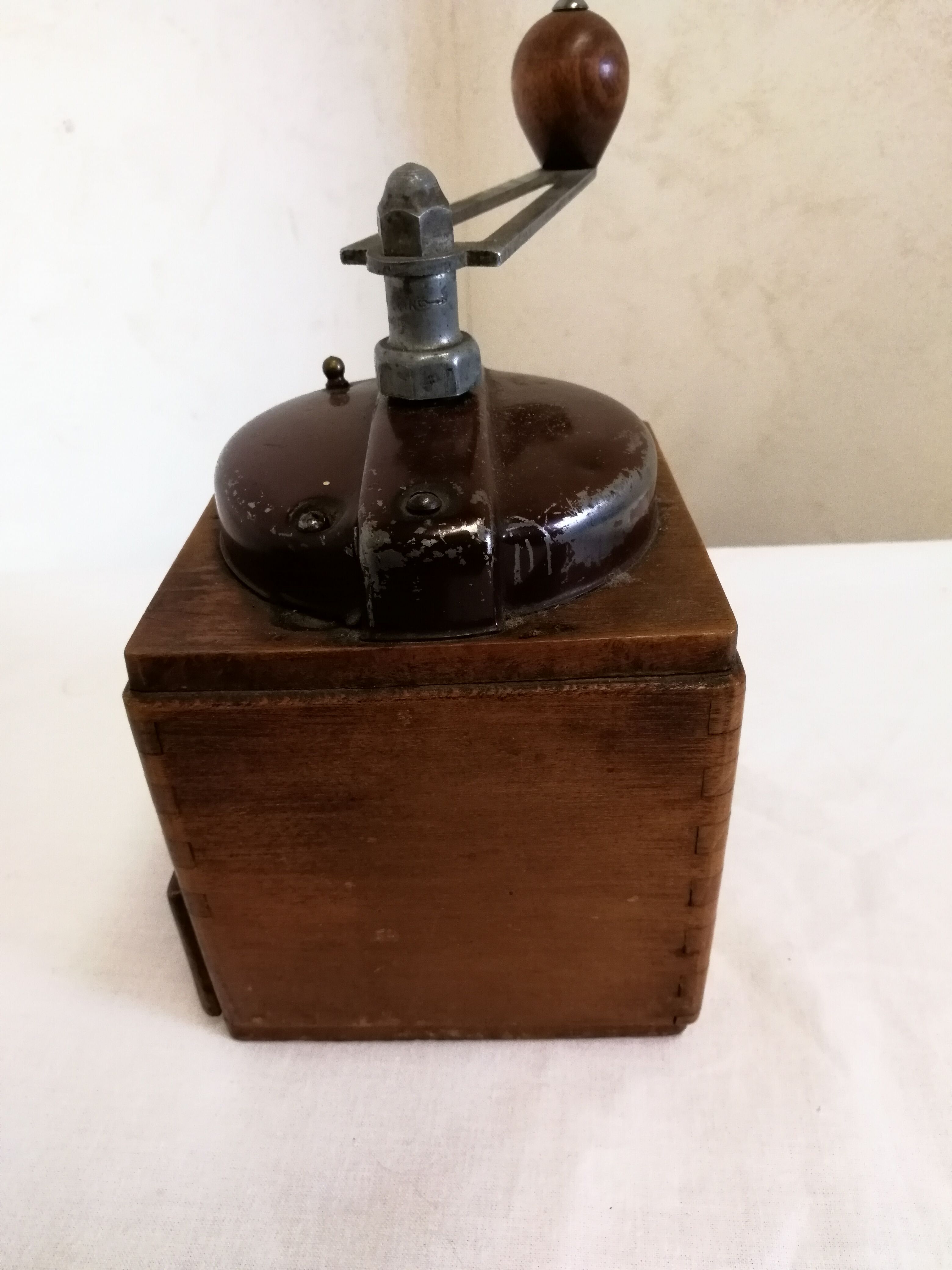 Former coffee mill peugeot frères