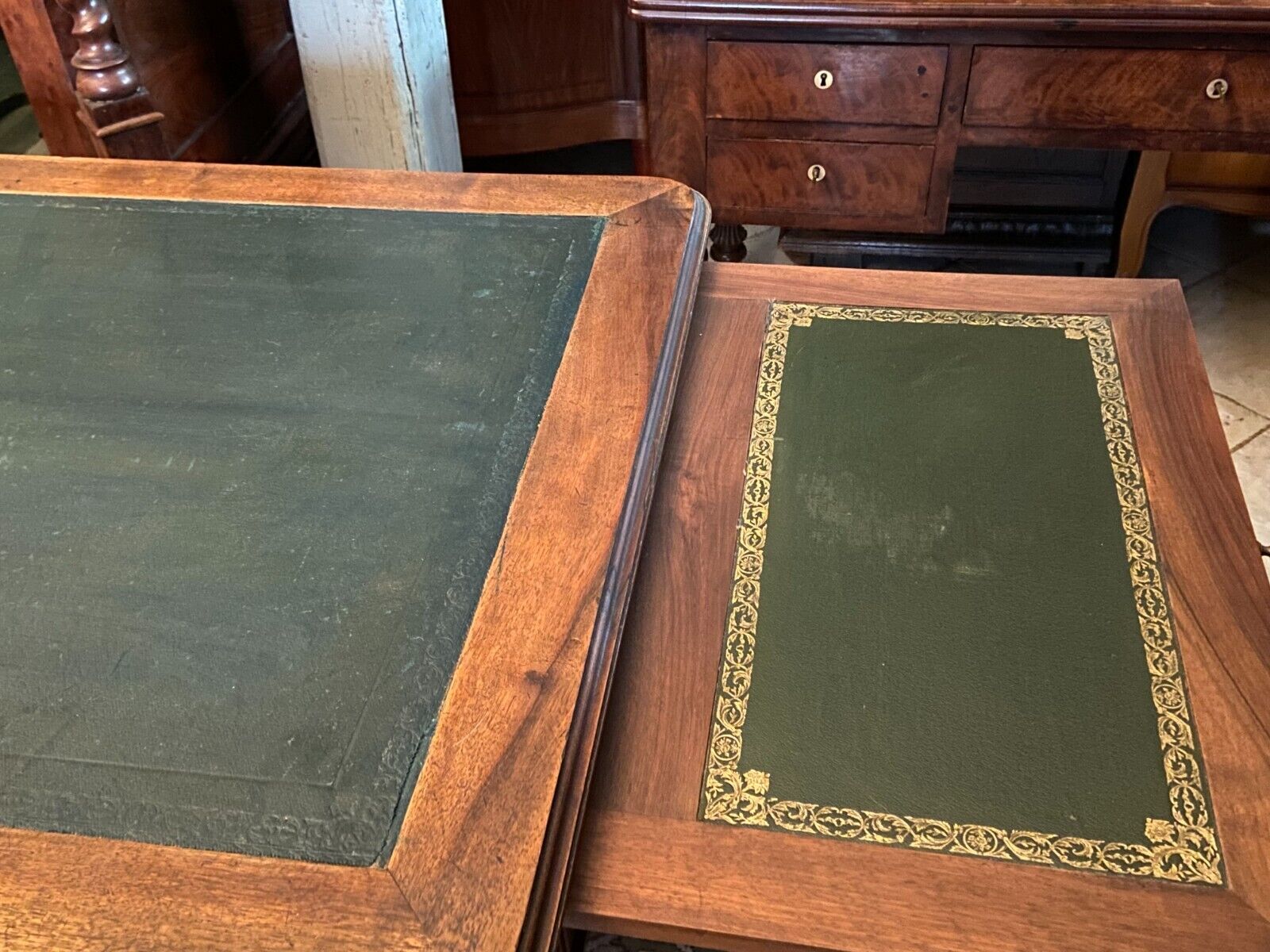 Late nineteenth century desk with retractable side shelves Louis XVI style