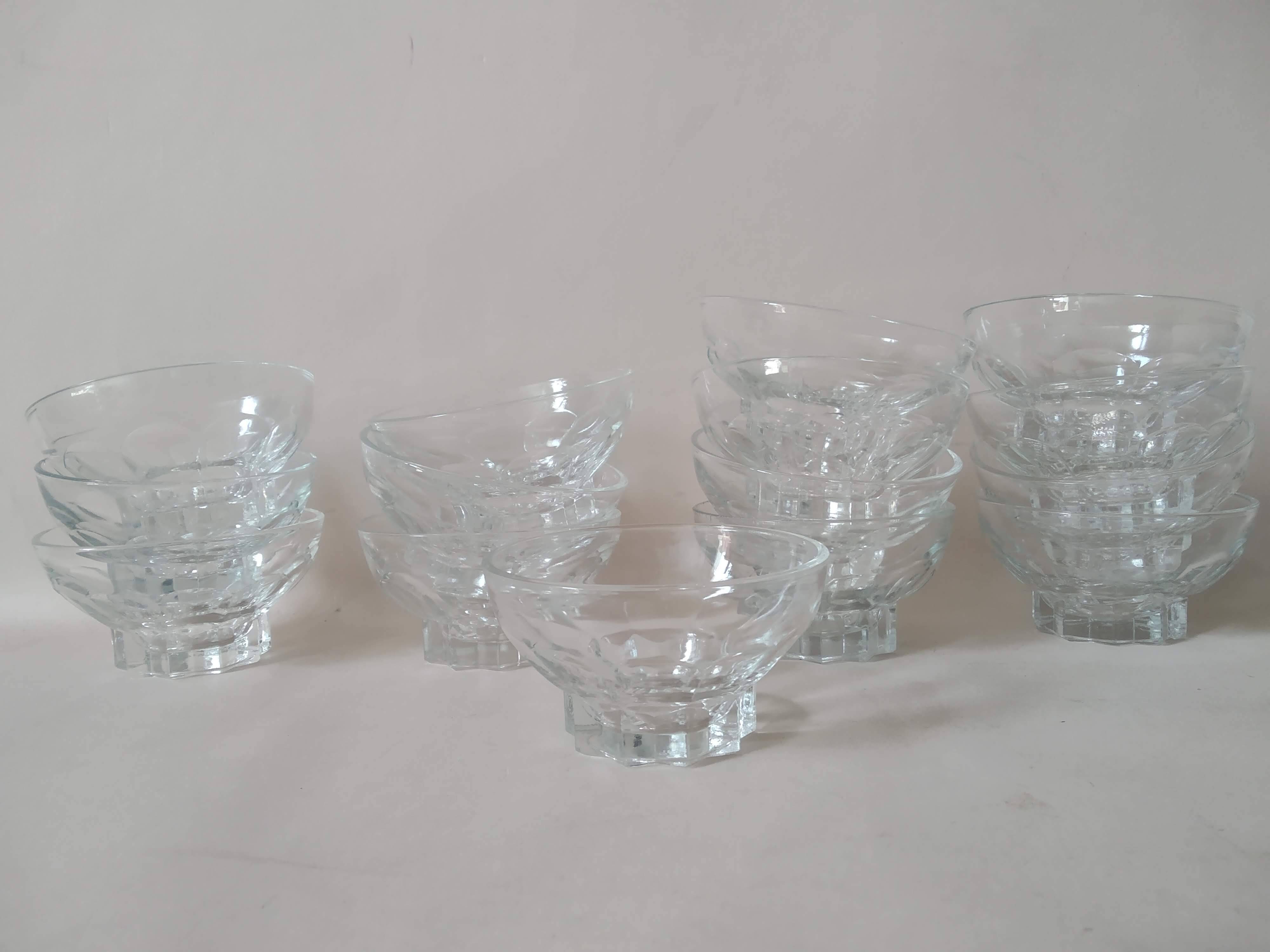 6 glass bowls