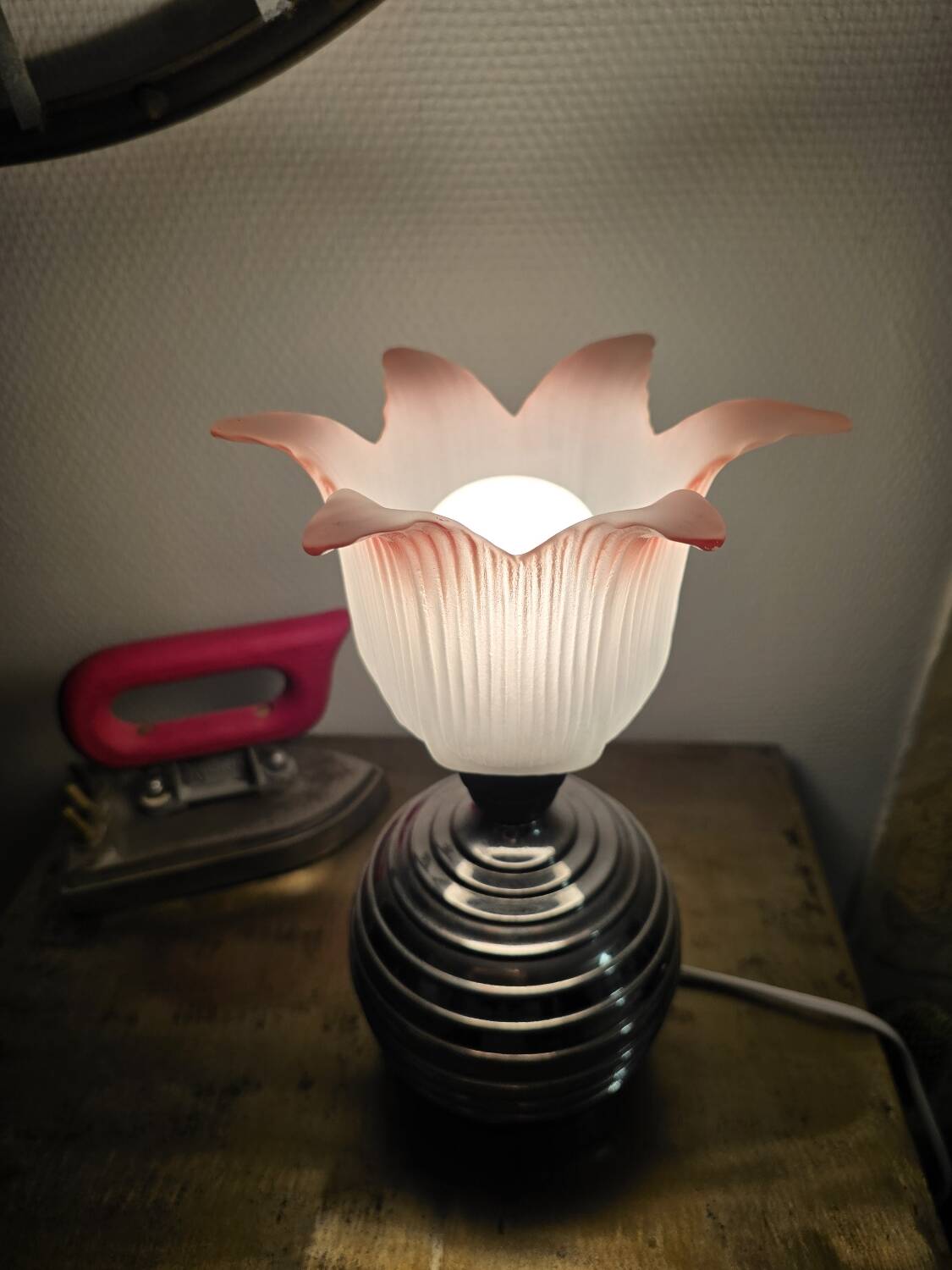 Vintage ball lamp and tulip with pink edges